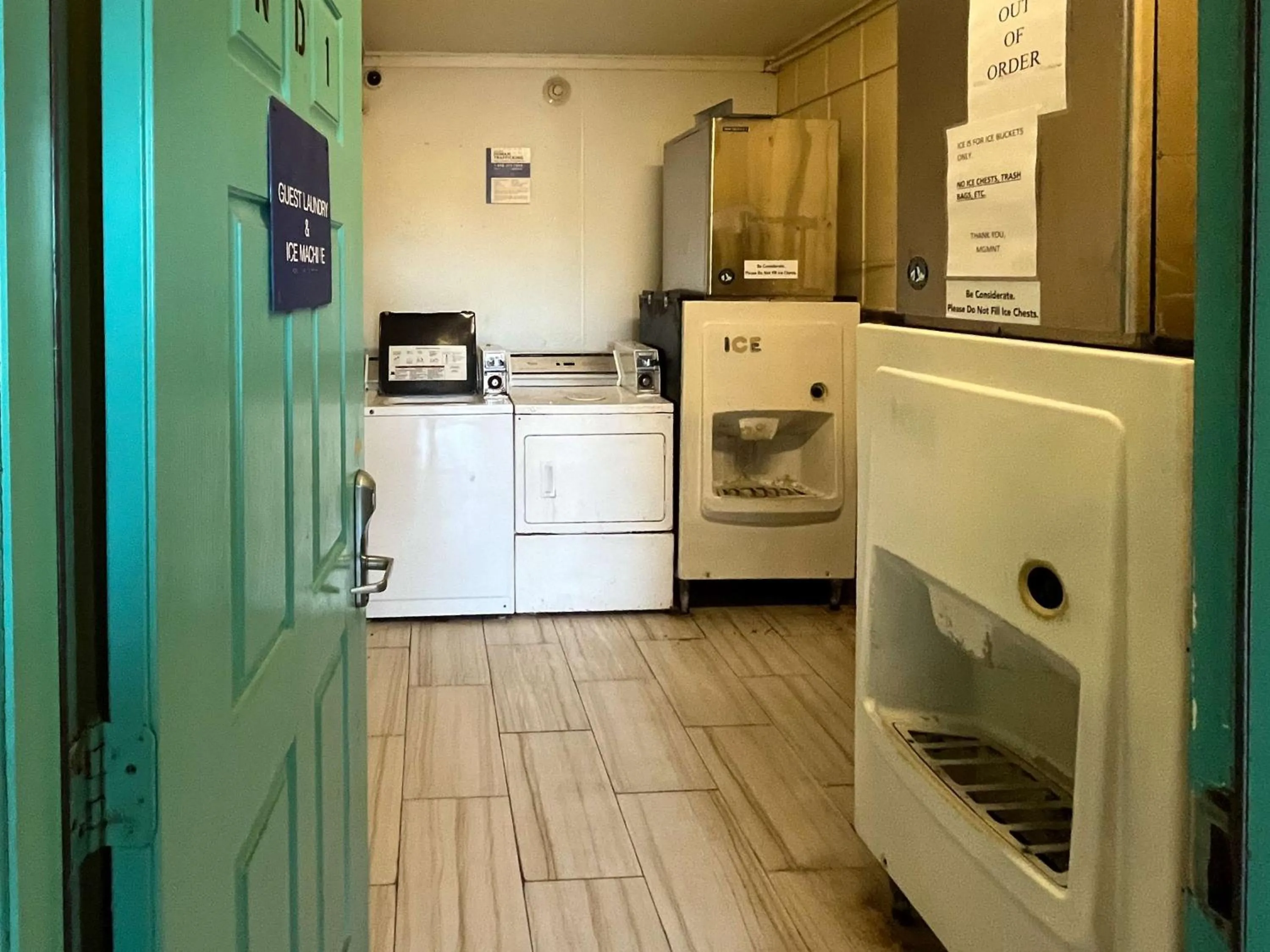 Property building in Motel 6 Galveston, TX Seawall