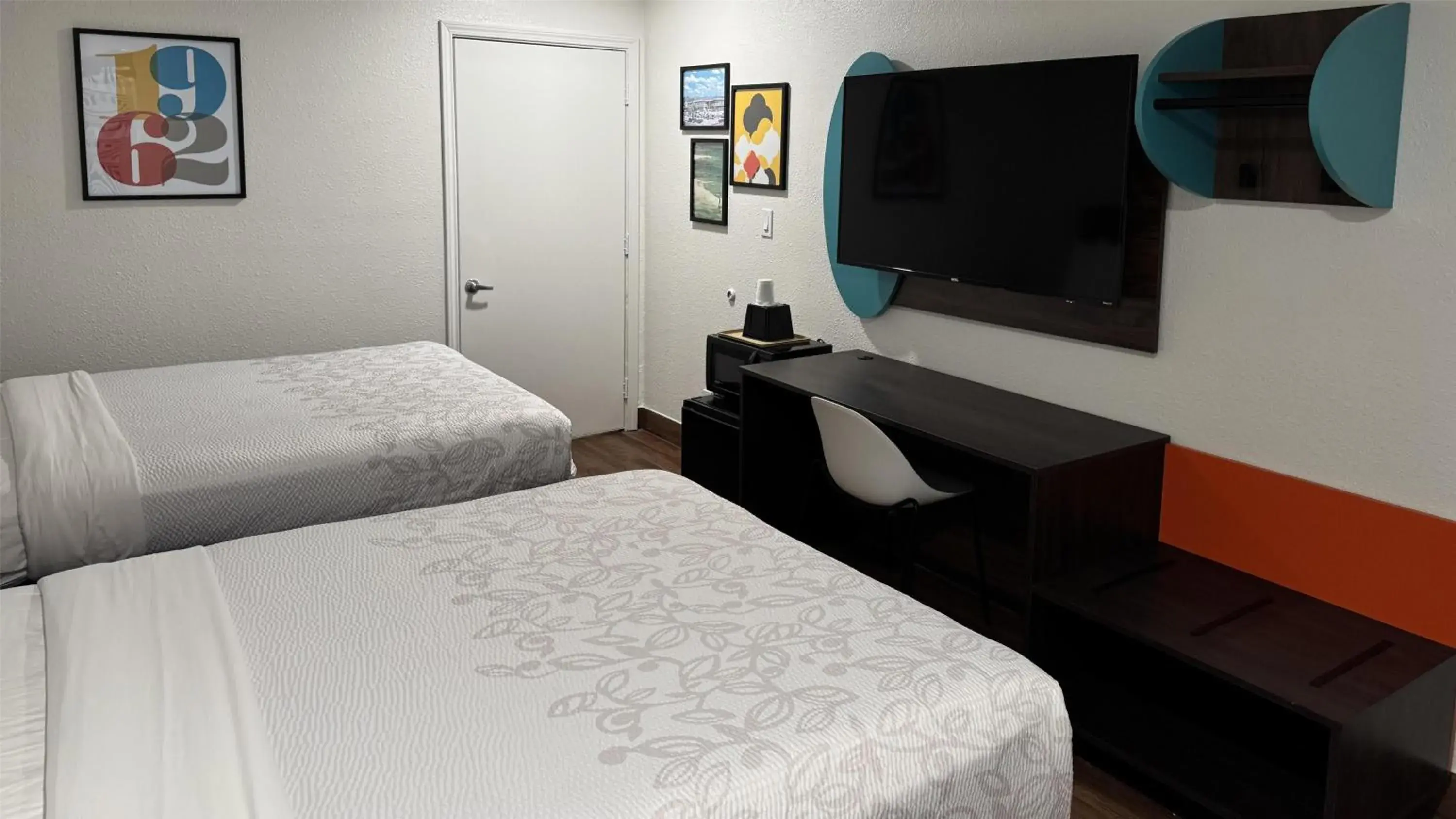 Bedroom, Bed in Motel 6 Galveston, TX Seawall Bedroom, Bed in Motel 6 Galveston, TX Seawall