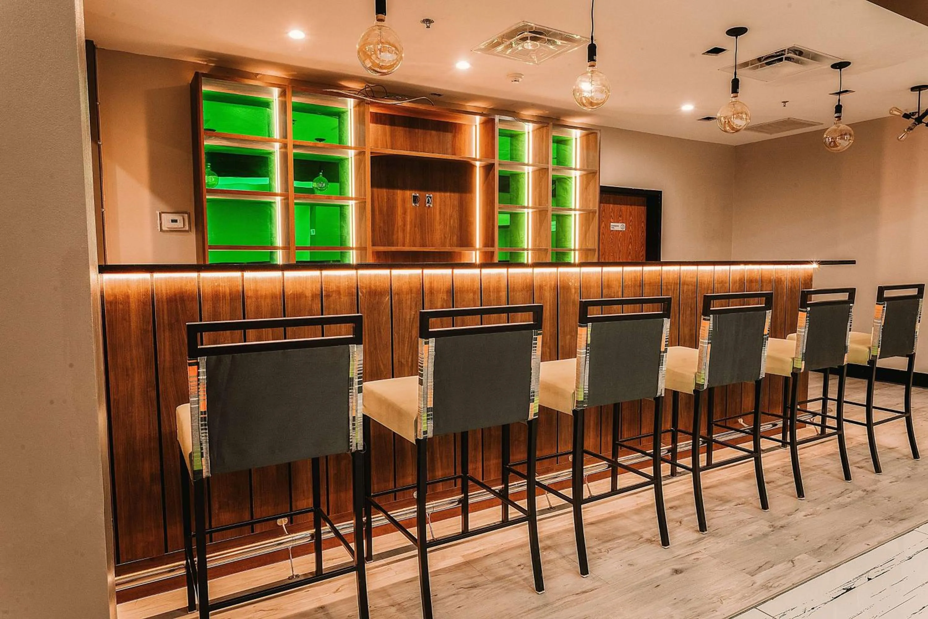 Lounge or bar in Wyndham Garden Williamsburg Busch Gardens Area