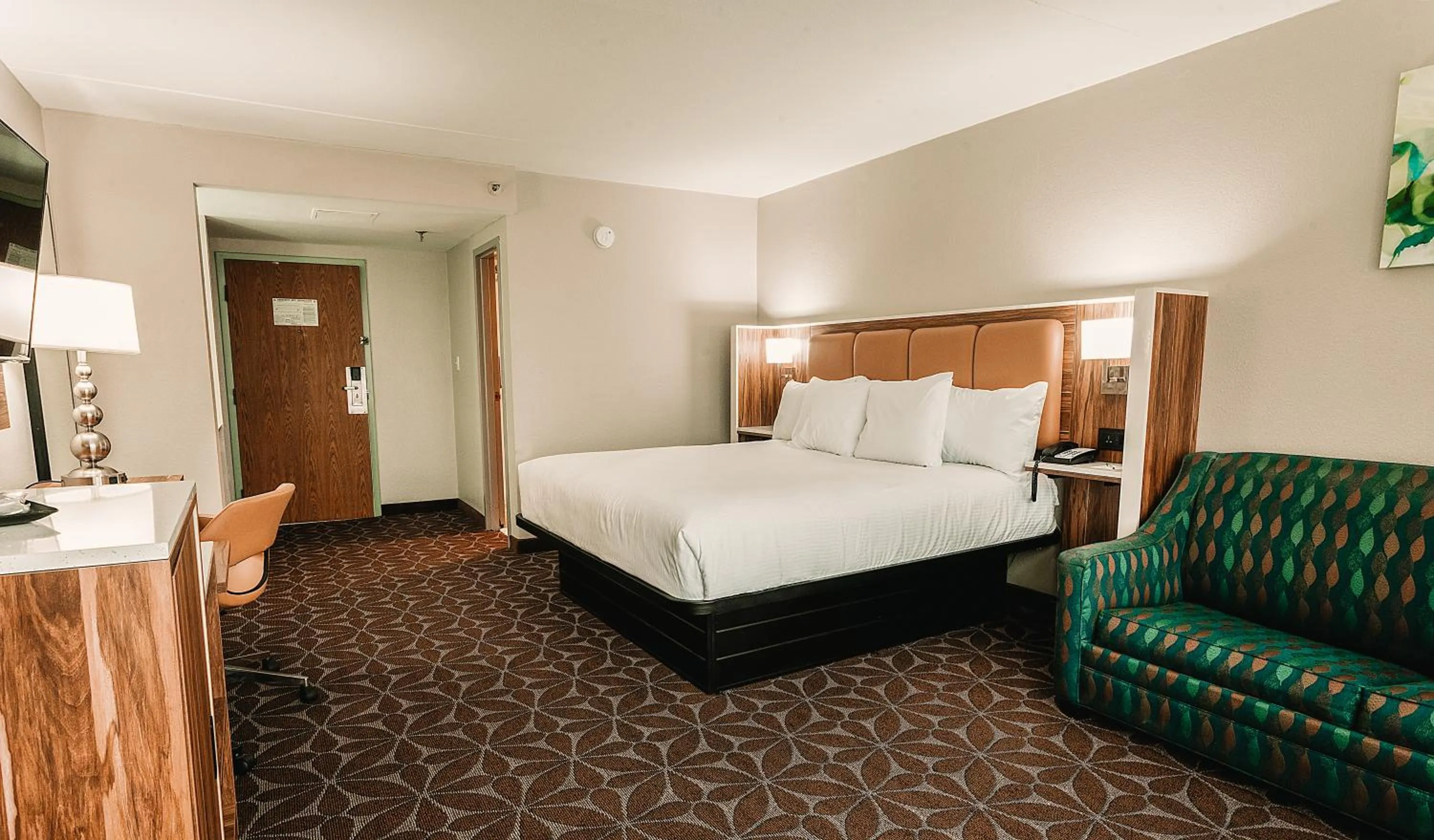 Photo of the whole room, Bed in Wyndham Garden Williamsburg Busch Gardens Area