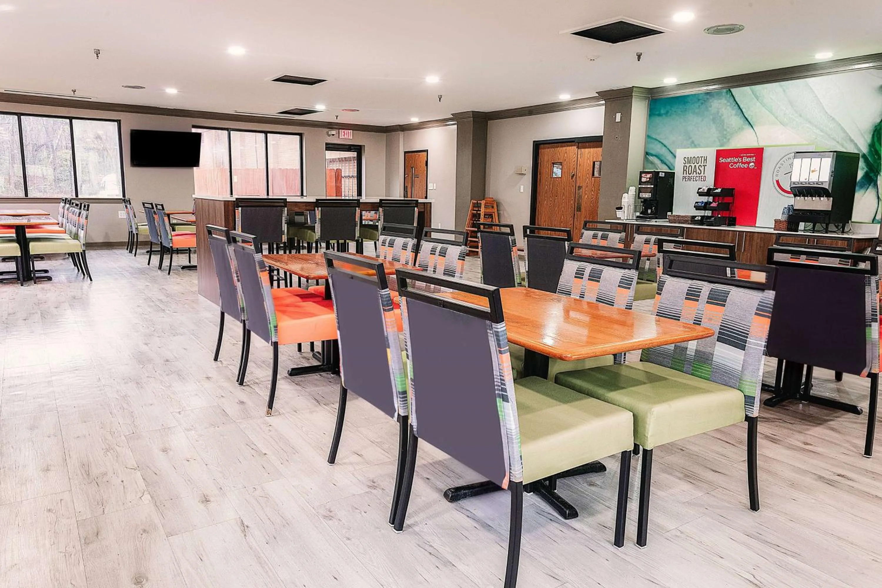 Restaurant/places to eat in Wyndham Garden Williamsburg Busch Gardens Area