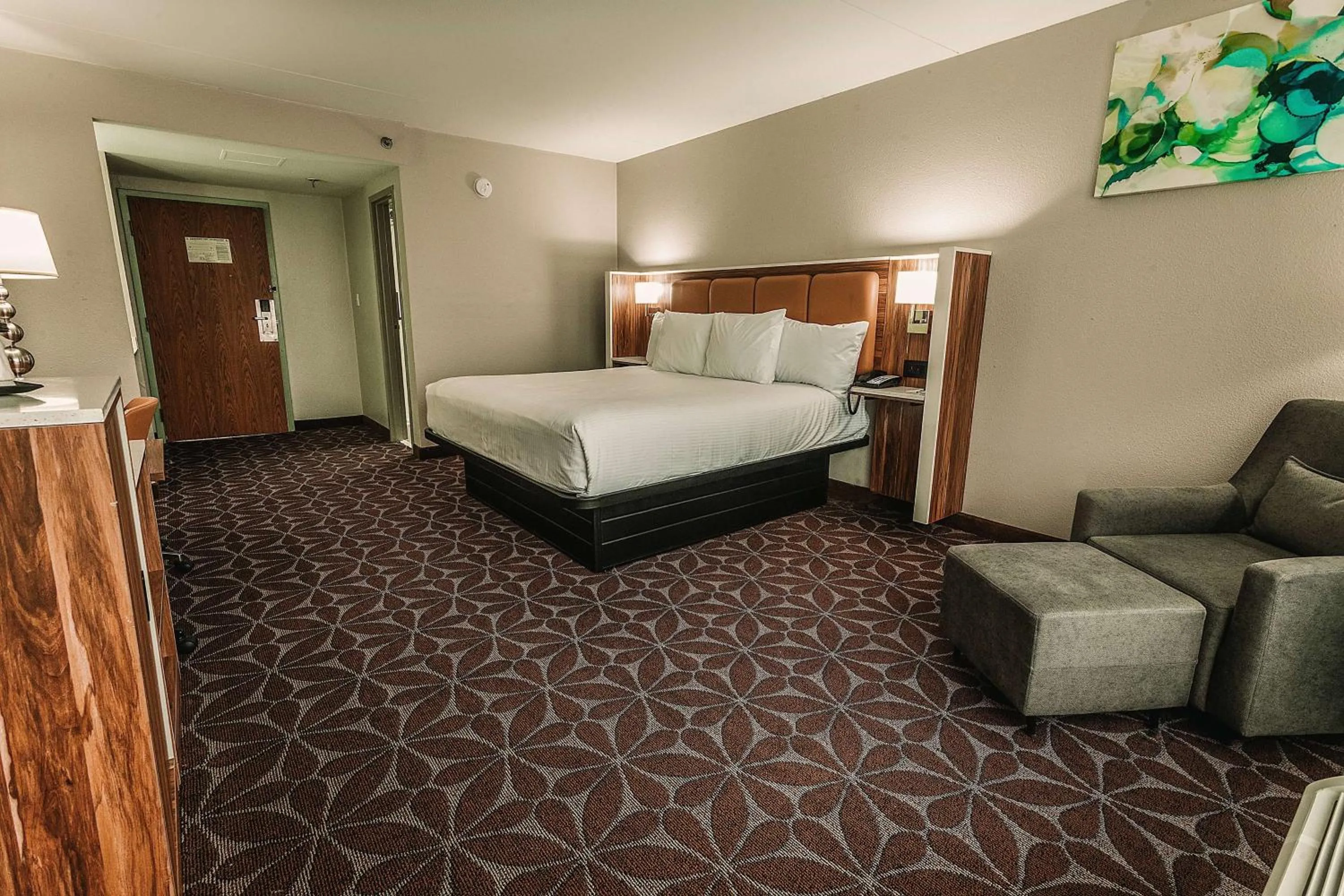 Photo of the whole room, Bed in Wyndham Garden Williamsburg Busch Gardens Area