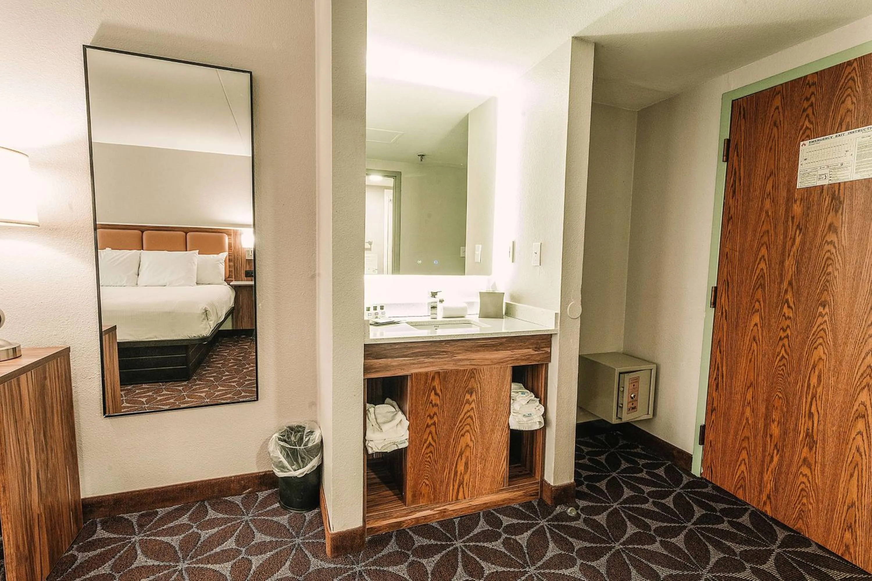 Photo of the whole room, Bed in Wyndham Garden Williamsburg Busch Gardens Area