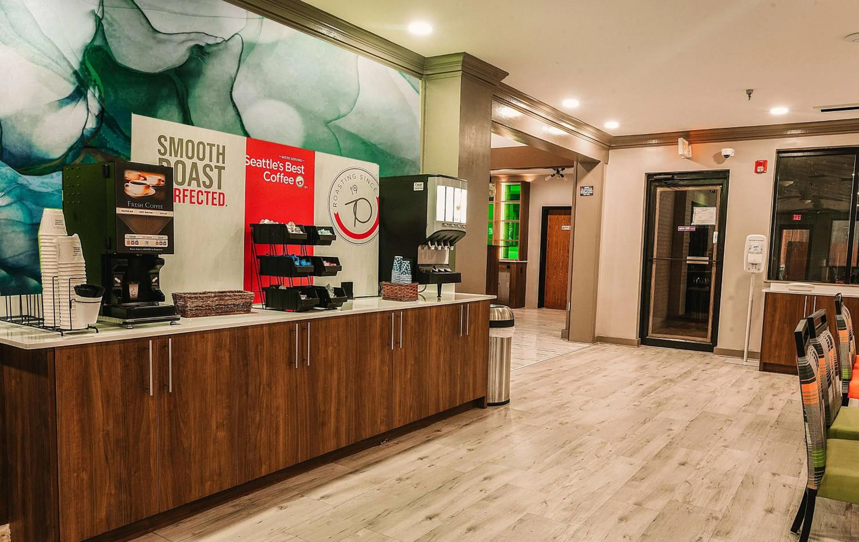 Lounge or bar in Wyndham Garden Williamsburg Busch Gardens Area