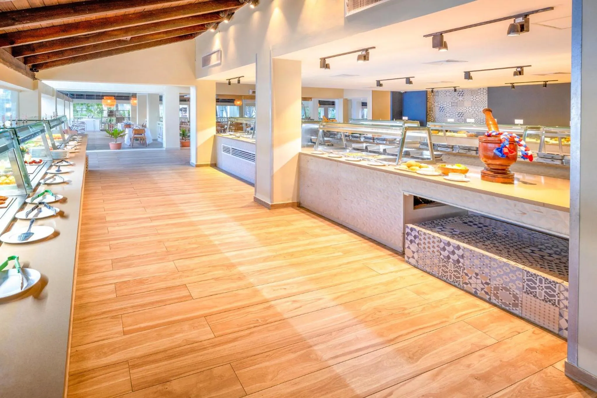 Restaurant/places to eat in Coral Costa Caribe Beach Resort - All Inclusive