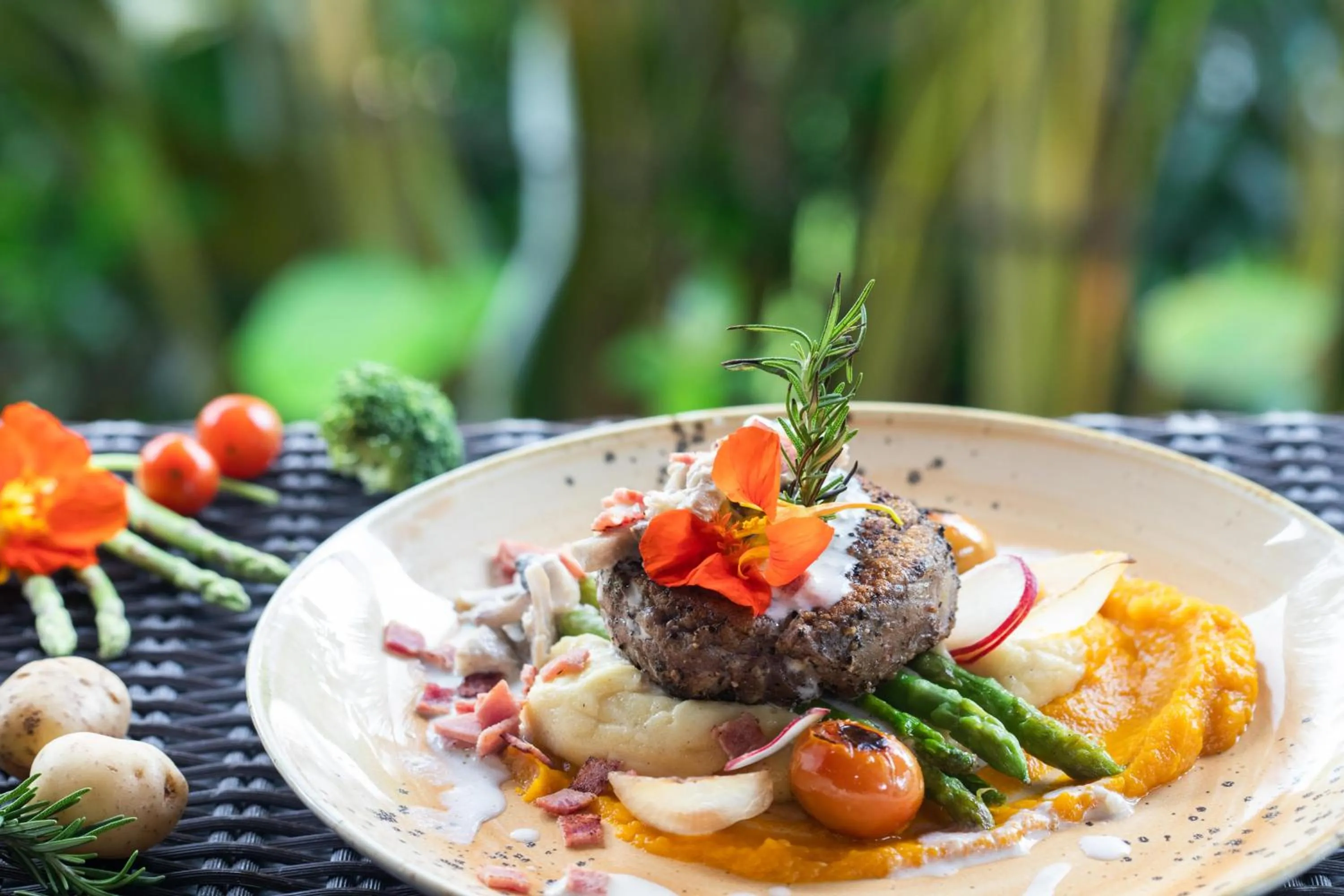 Food and drinks in Ubud Nyuh Bali Resort & Spa
