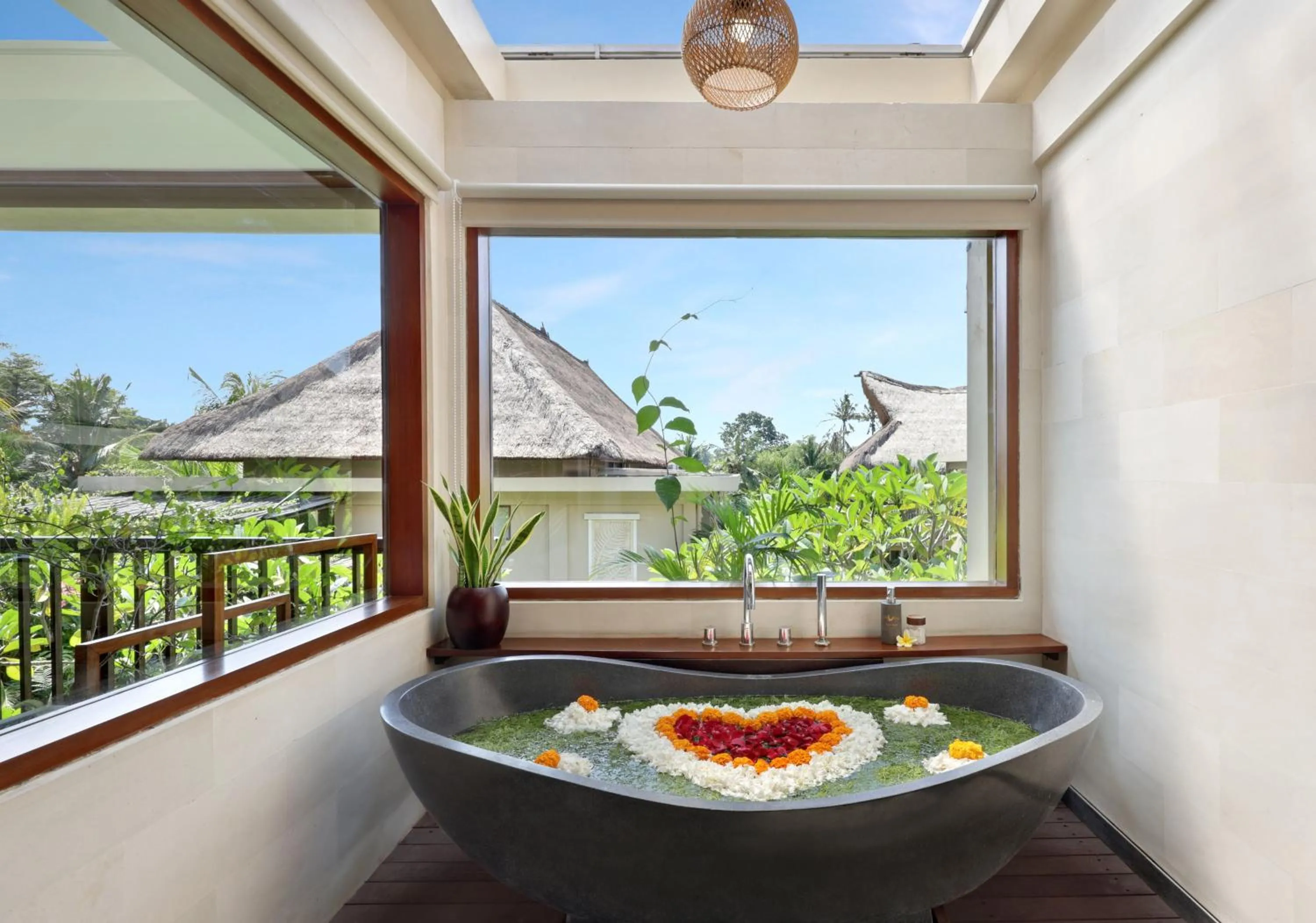 Bath in Ubud Nyuh Bali Resort & Spa
