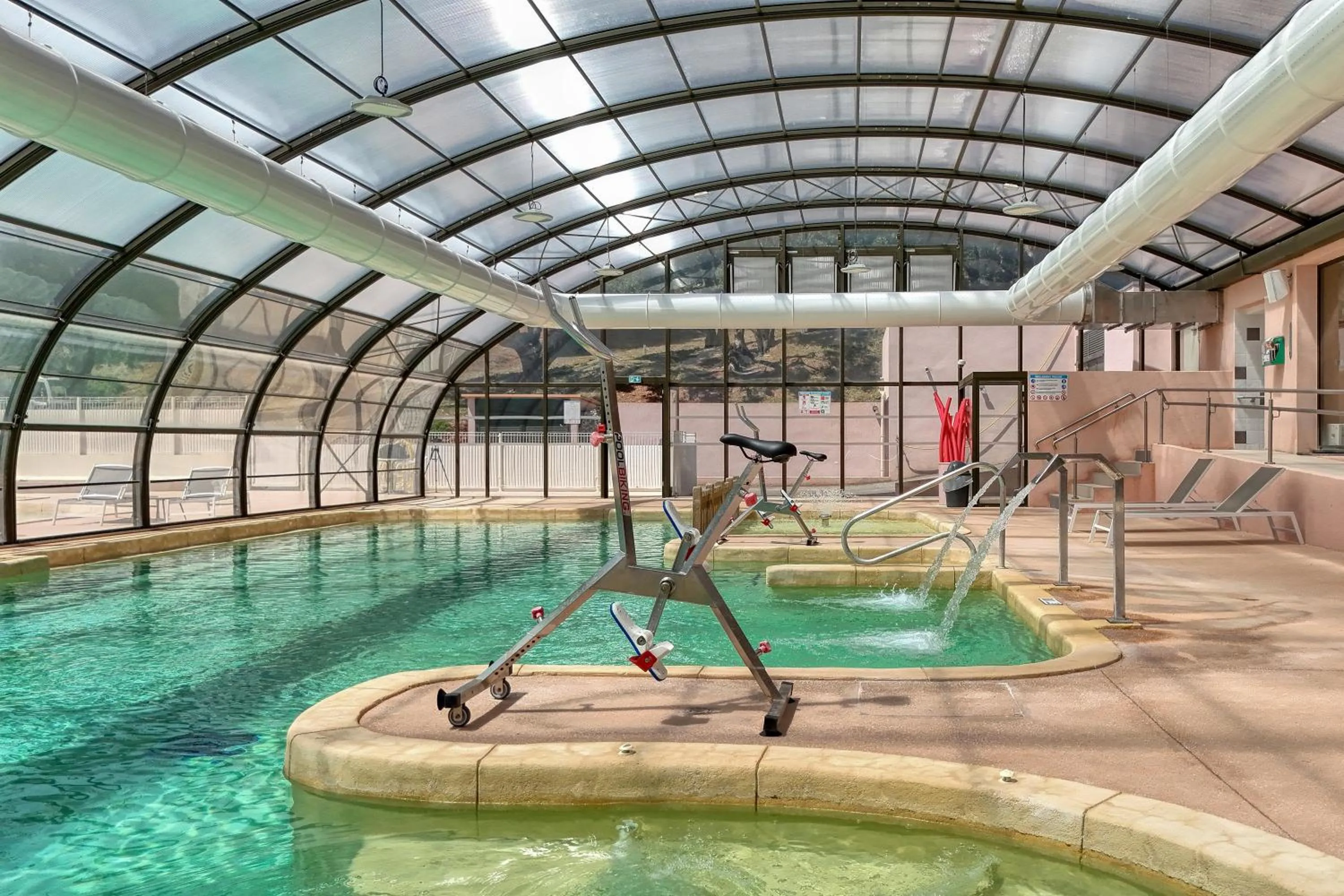 Swimming pool in Domaine des Gueules Cassees