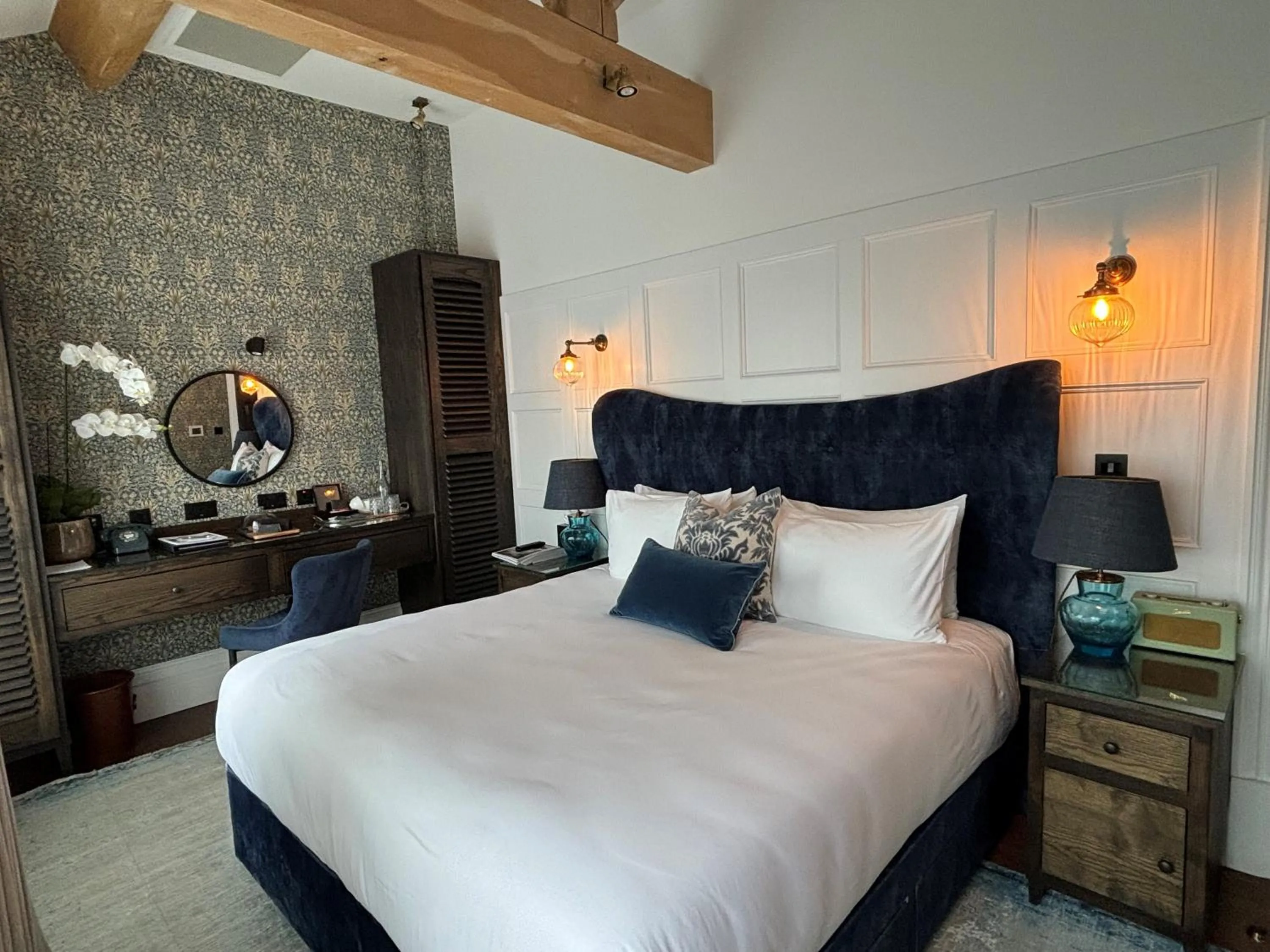 Bedroom, Bed in Manor House Lindley