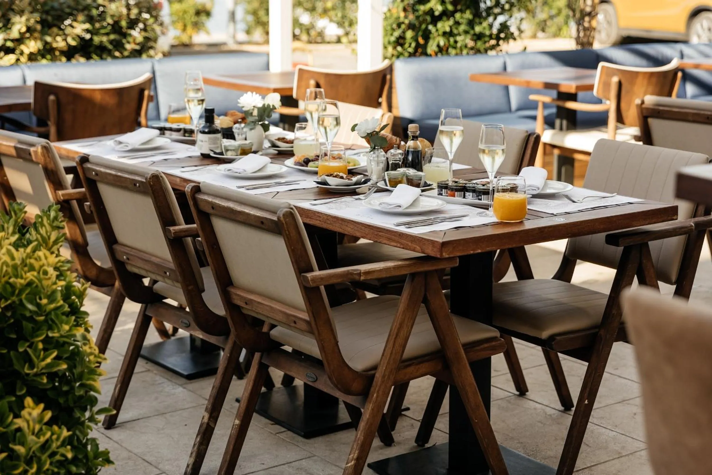 Breakfast in Palace Divnic by Armerun Heritage Hotel