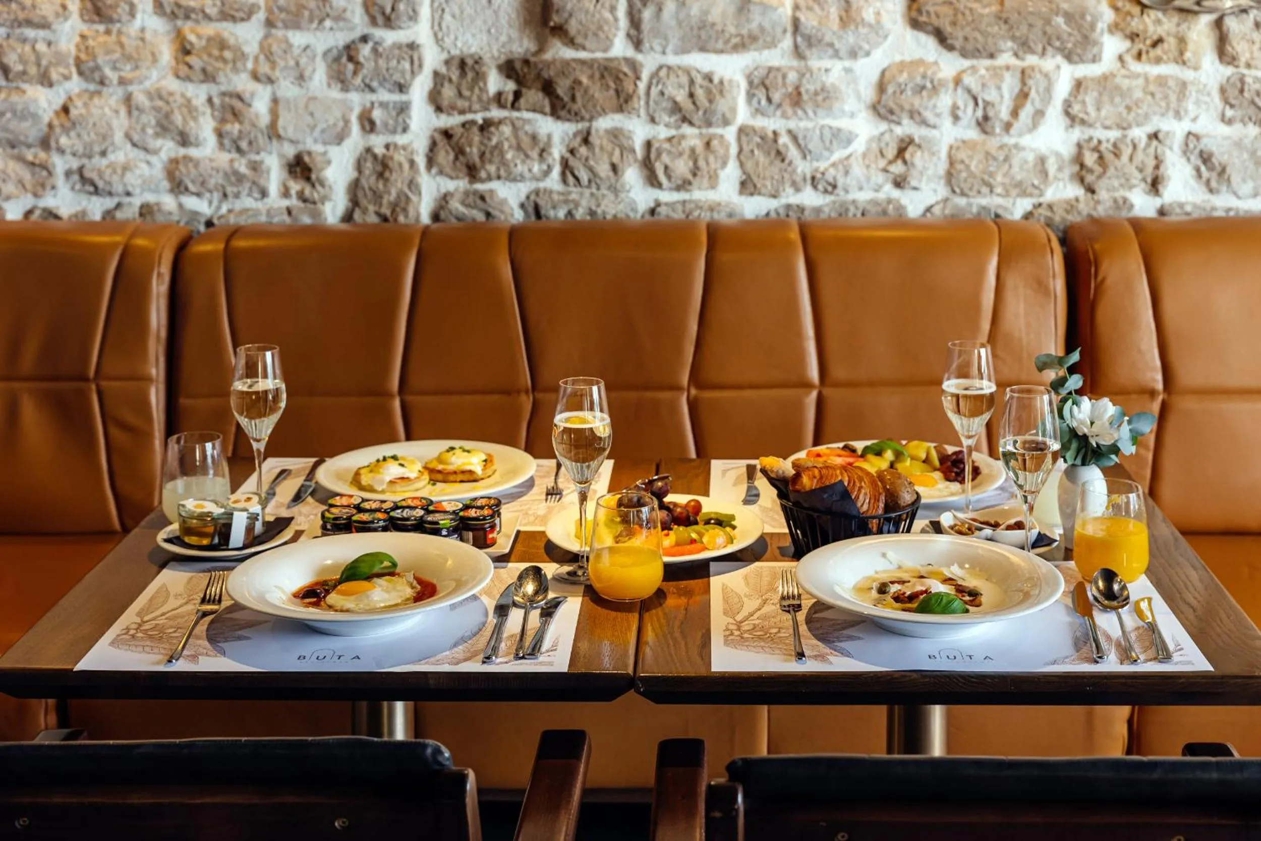 Breakfast in Palace Divnic by Armerun Heritage Hotel