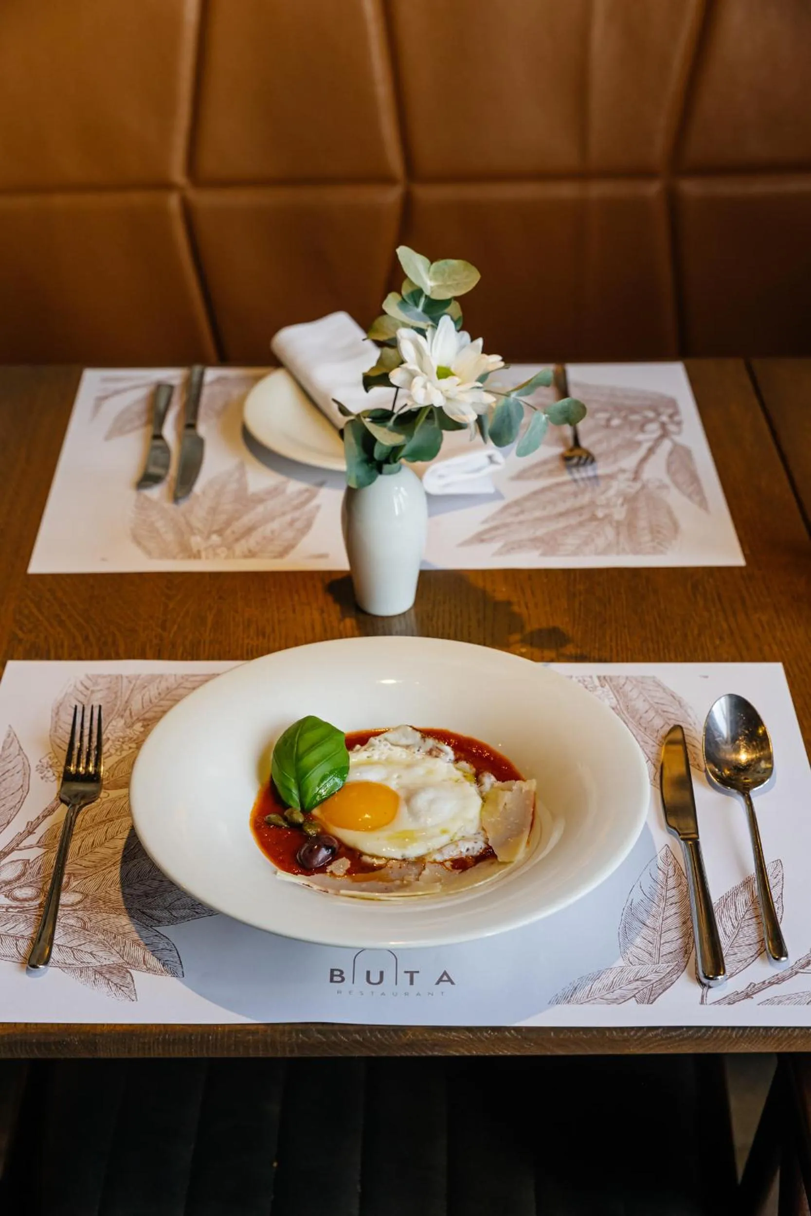 Breakfast in Palace Divnic by Armerun Heritage Hotel