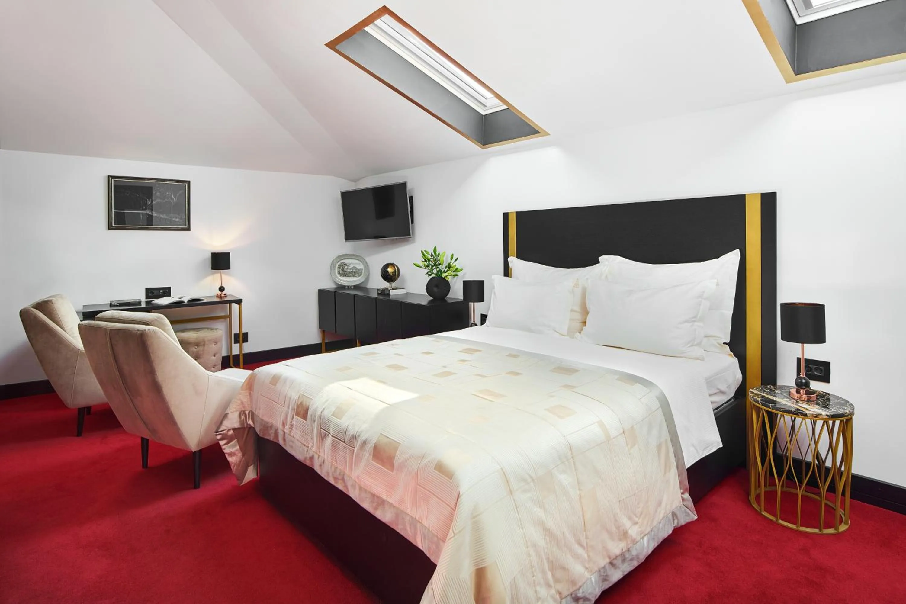 Bed in King Kresimir Heritage Hotel