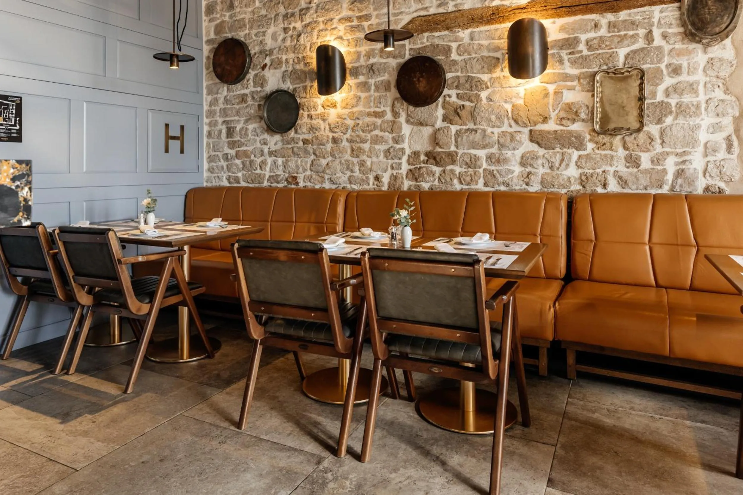 Breakfast in Palace Divnic by Armerun Heritage Hotel