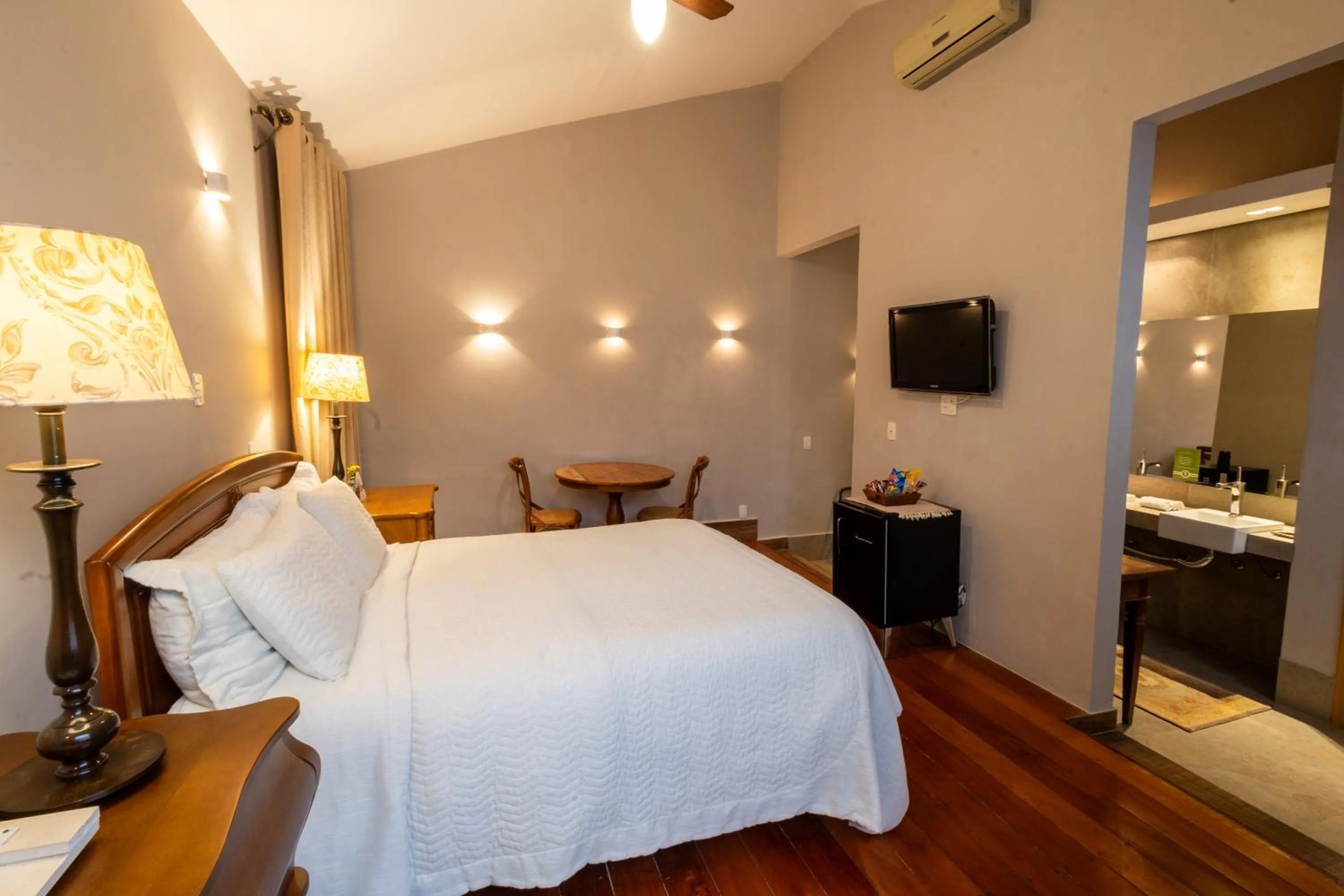 Bedroom, Bed in Pousada Pequena Tiradentes