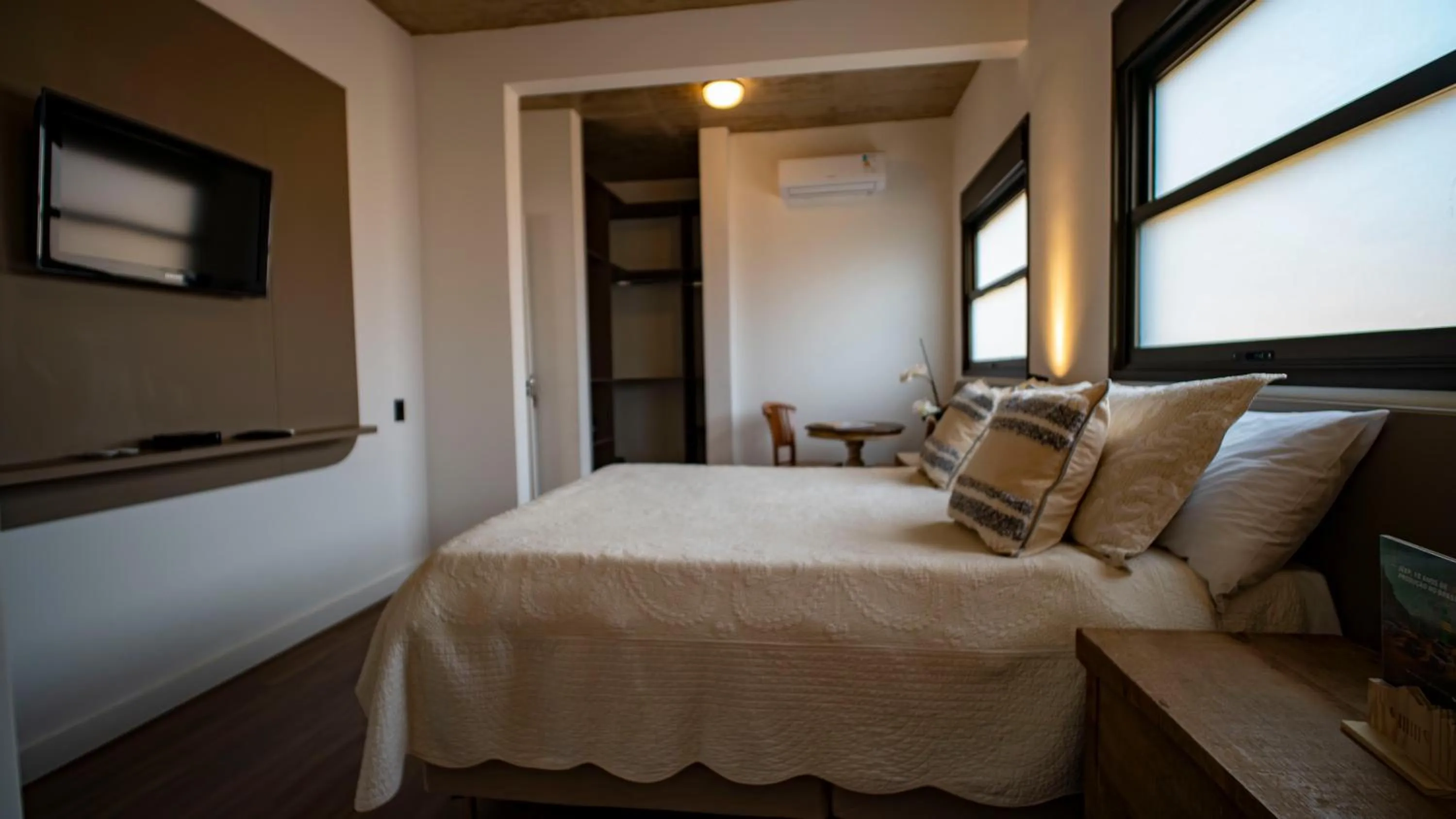 Photo of the whole room, Bed in Pousada Pequena Tiradentes