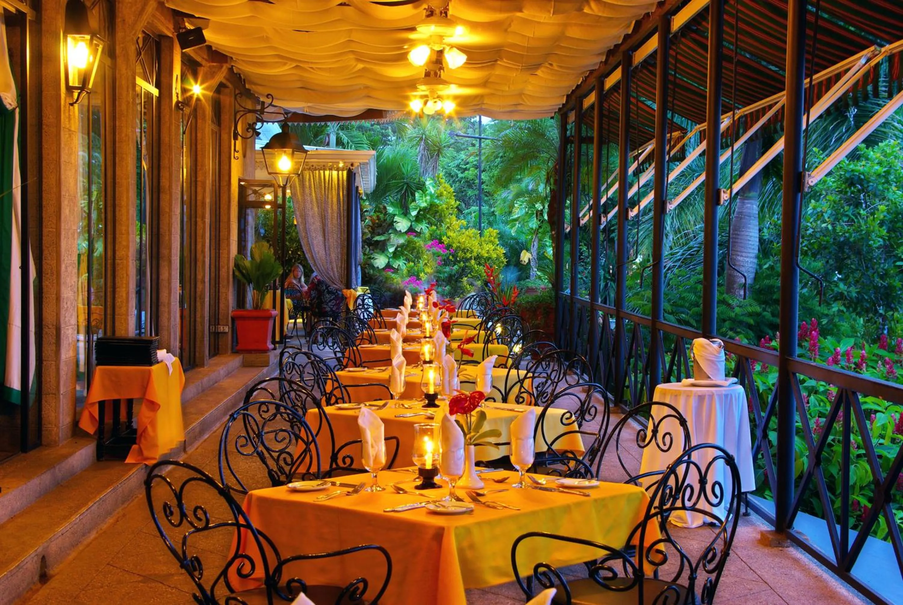 Restaurant/places to eat in Hotel Villa Caletas