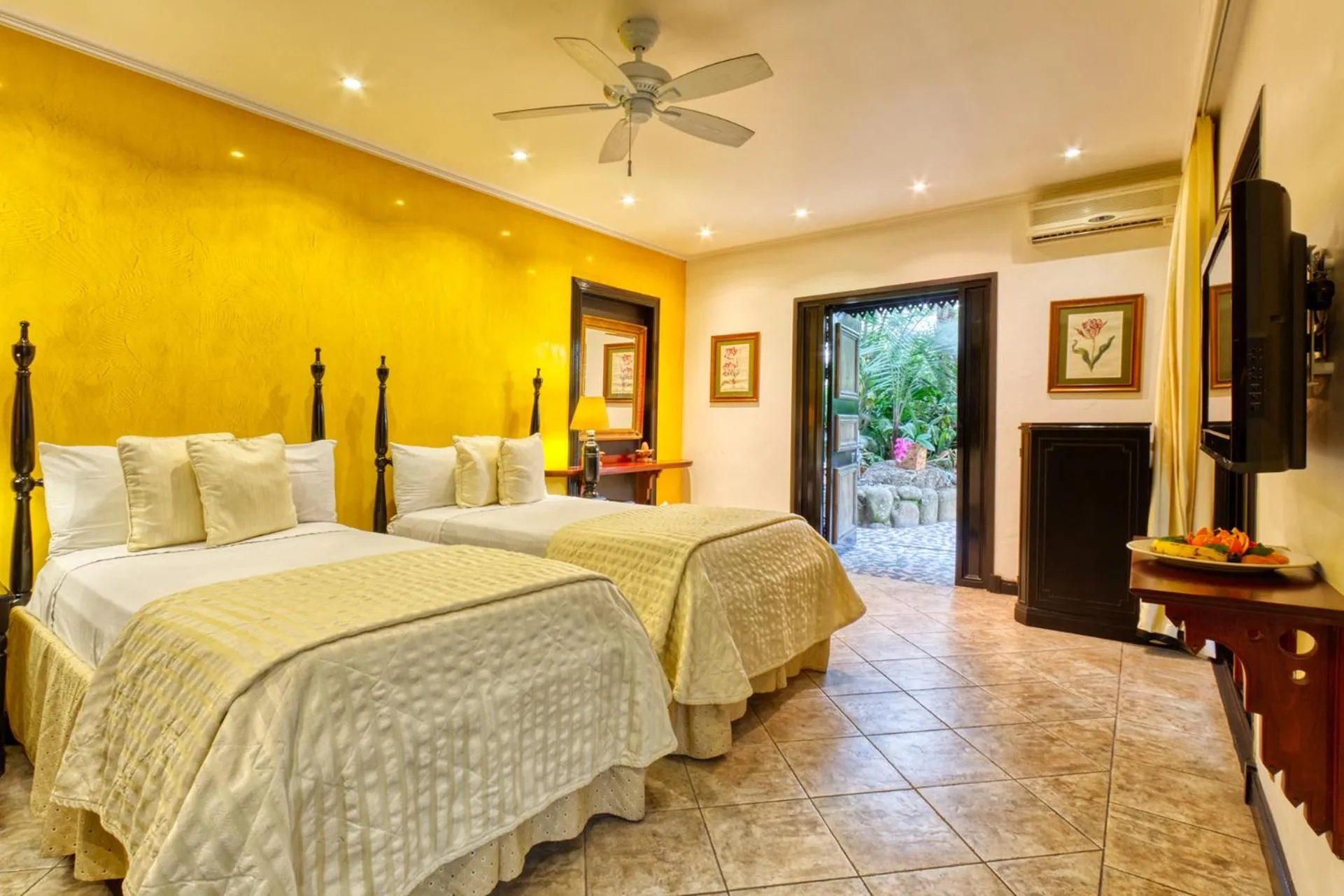 Photo of the whole room, Bed in Hotel Villa Caletas