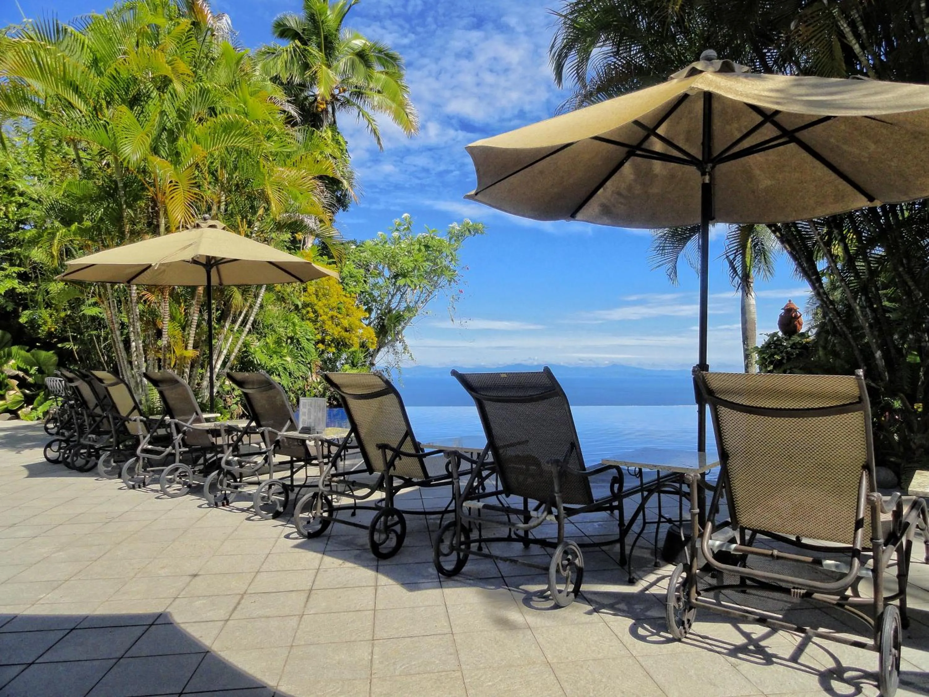 Swimming pool in Hotel Villa Caletas