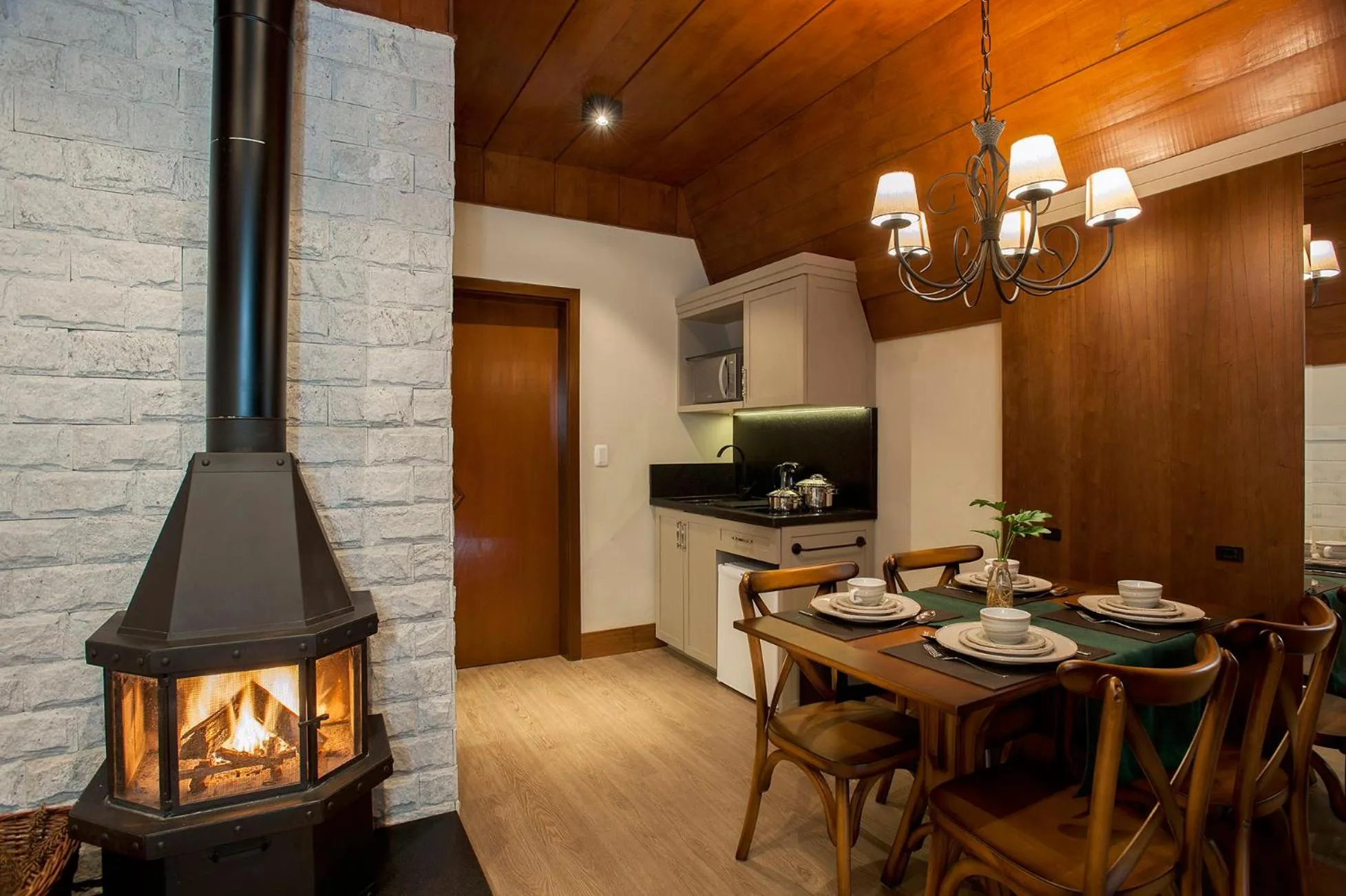 Dining area in Hotel Fioreze Chalés