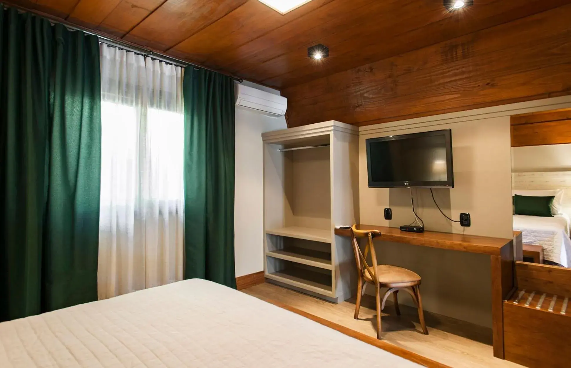 Photo of the whole room, Bed in Hotel Fioreze Chalés Photo of the whole room, Bed in Hotel Fioreze Chalés