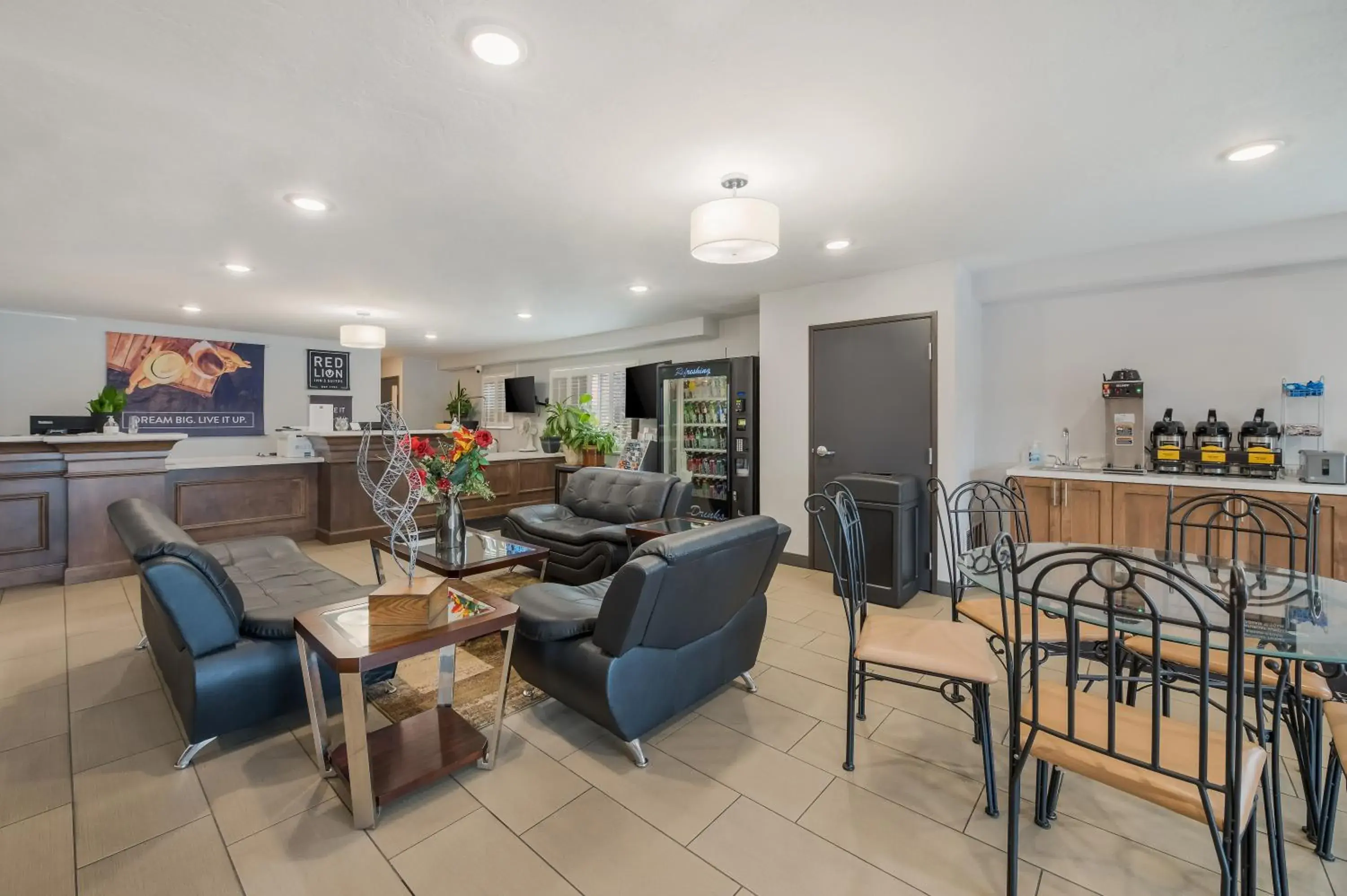 Breakfast in Red Lion Inn & Suites Ontario Breakfast in Red Lion Inn & Suites Ontario