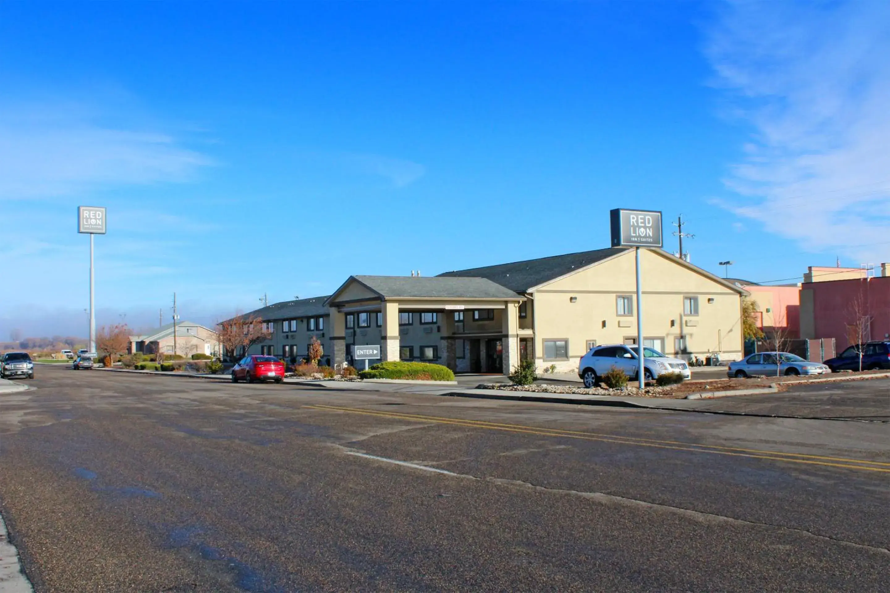 Property building in Red Lion Inn & Suites Ontario Property building in Red Lion Inn & Suites Ontario