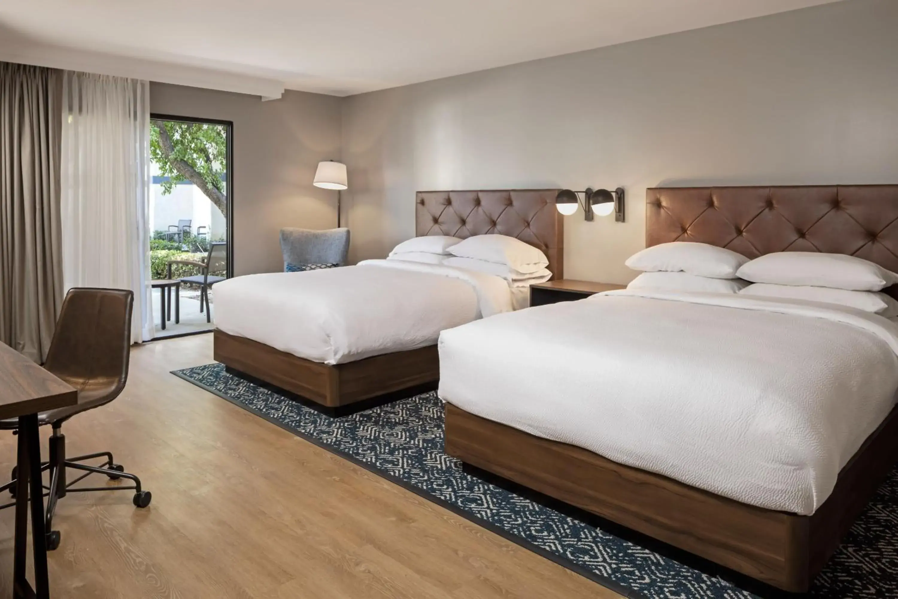 Deluxe Guest room, 2 Queen Patio in Four Points by Sheraton Bakersfield Deluxe Guest room, 2 Queen Patio in Four Points by Sheraton Bakersfield