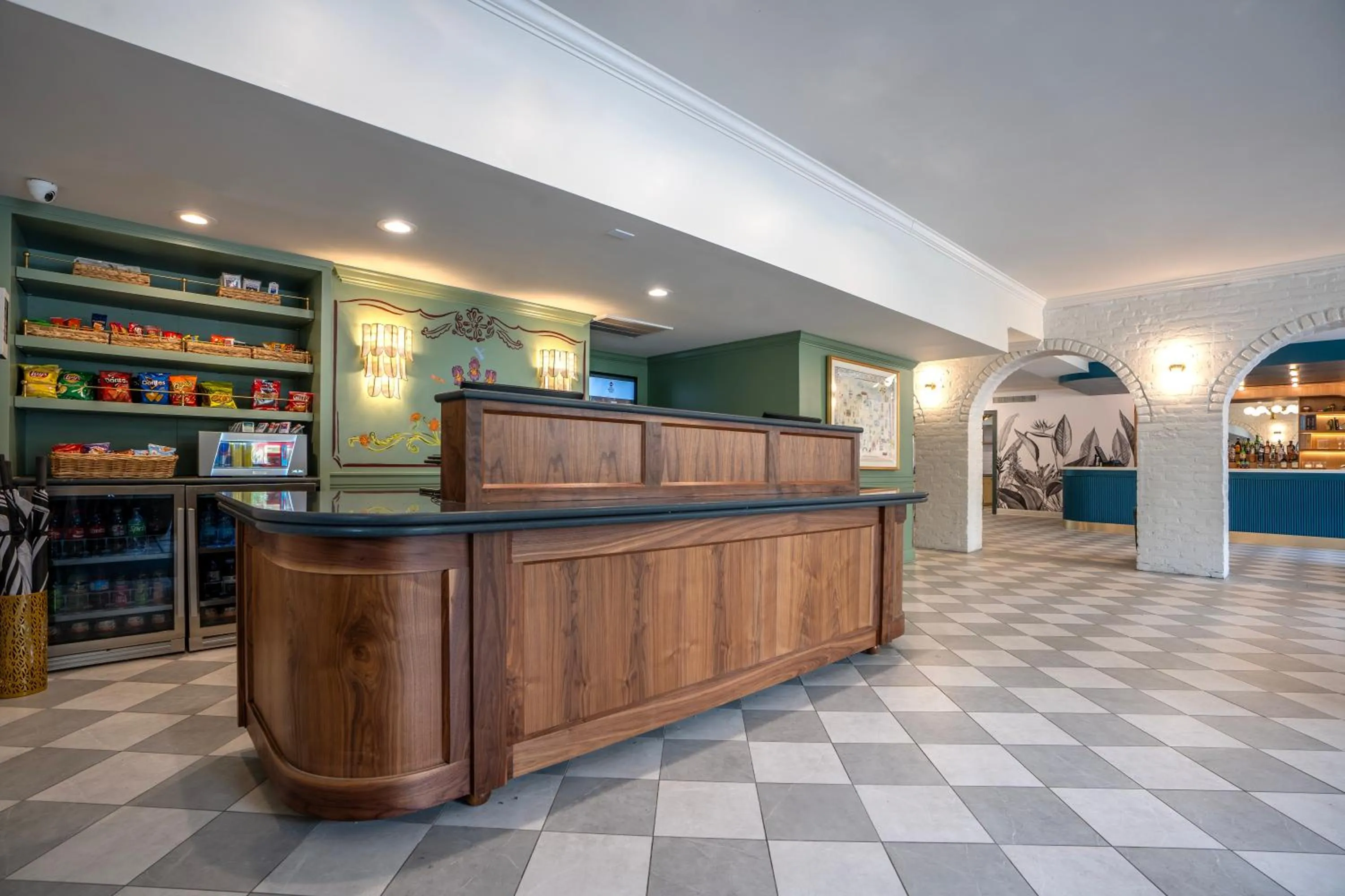 Property building in Best Western Plus French Quarter Courtyard Hotel