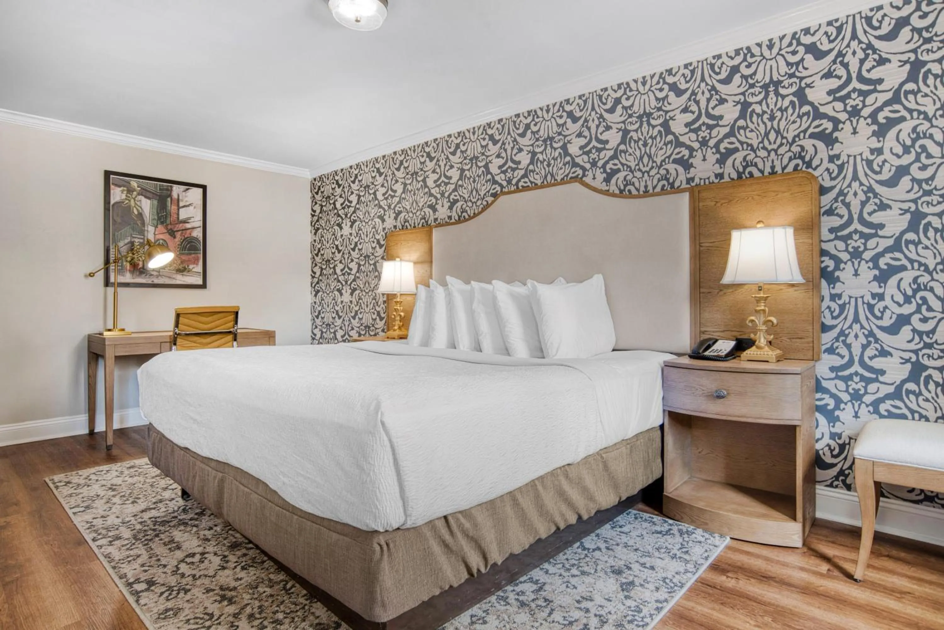 Guests, Bed in Best Western Plus French Quarter Courtyard Hotel