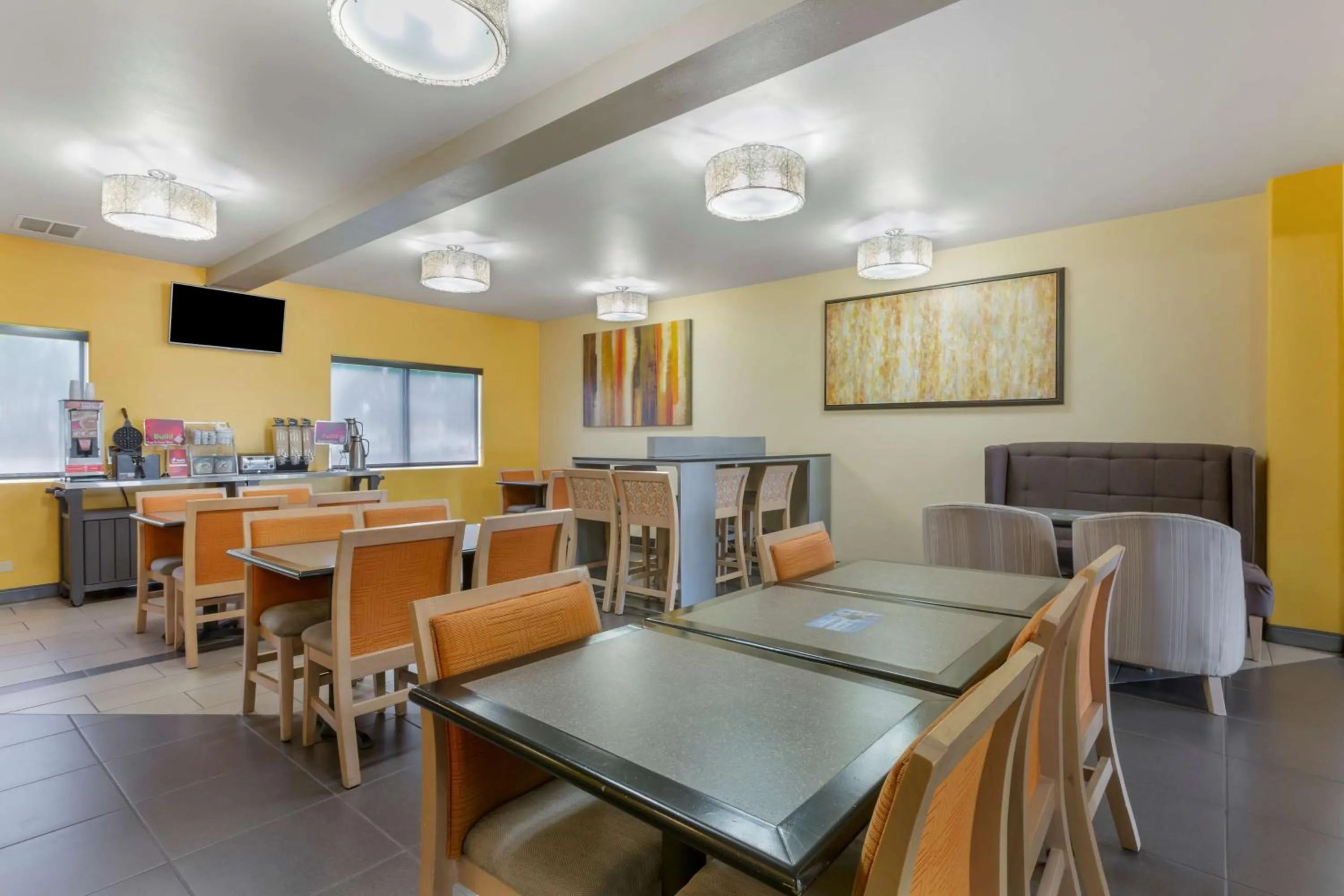 Breakfast in Best Western Plus the Four Corners Inn