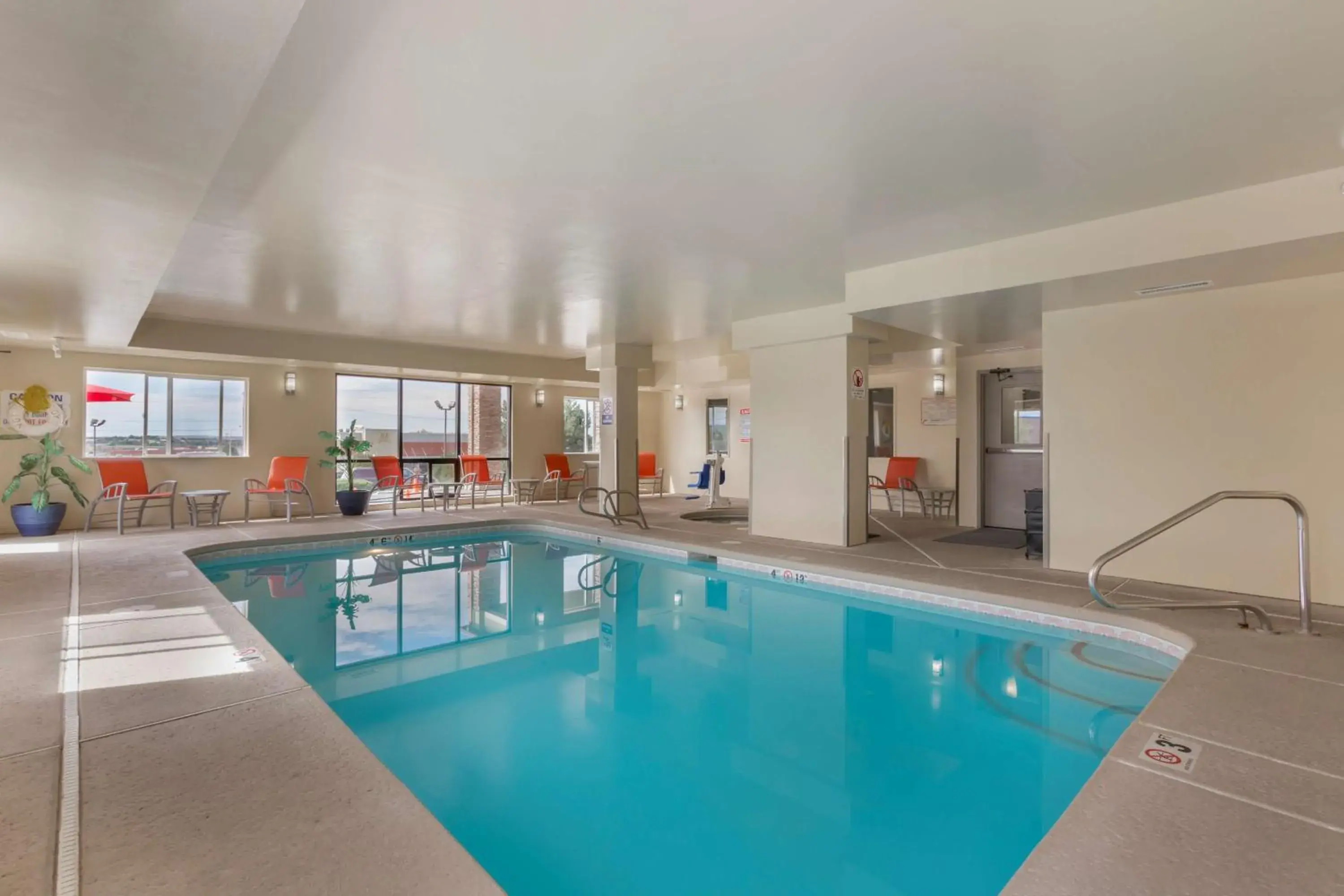 Pool view in Best Western Plus the Four Corners Inn Pool view in Best Western Plus the Four Corners Inn