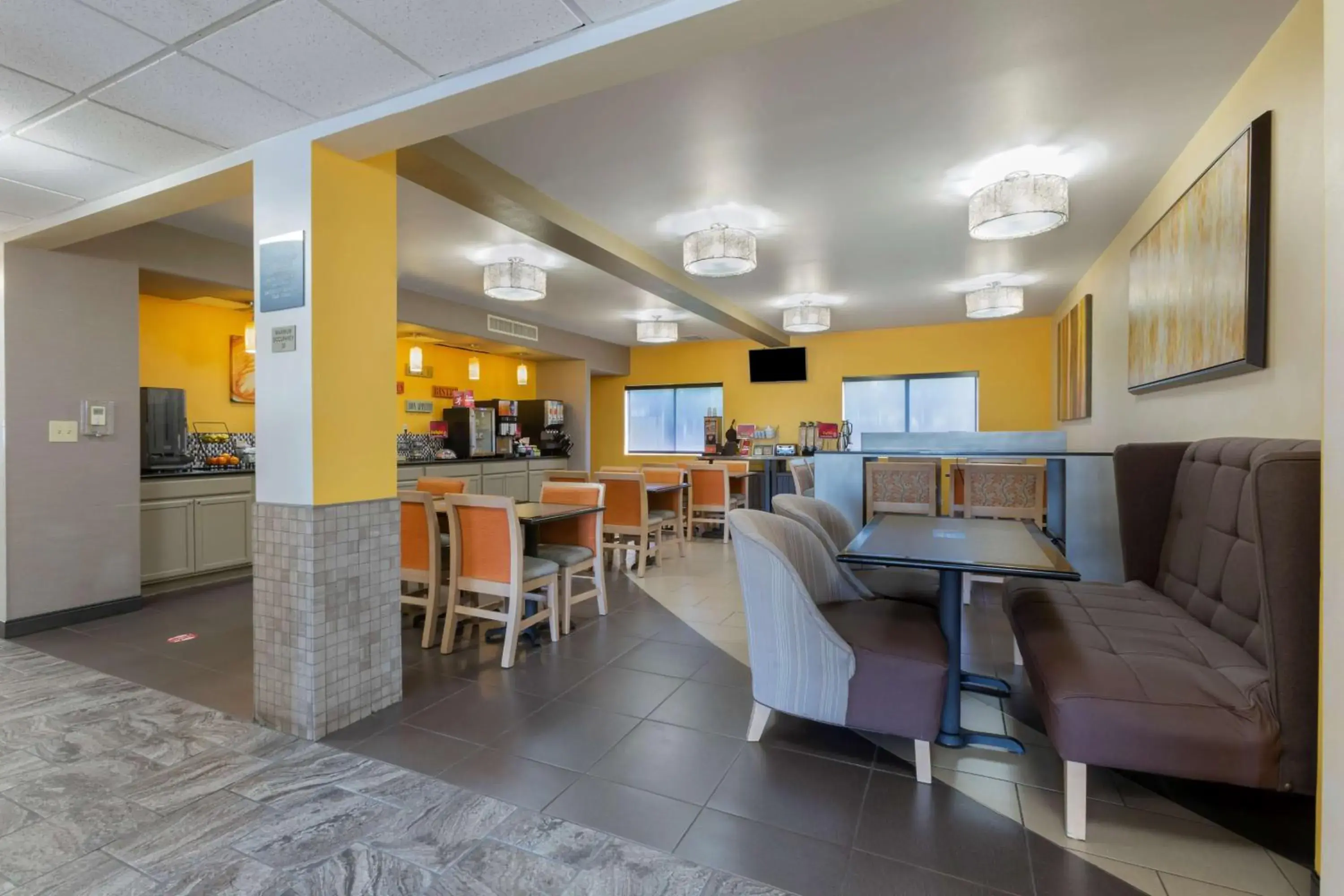 Breakfast in Best Western Plus the Four Corners Inn Breakfast in Best Western Plus the Four Corners Inn