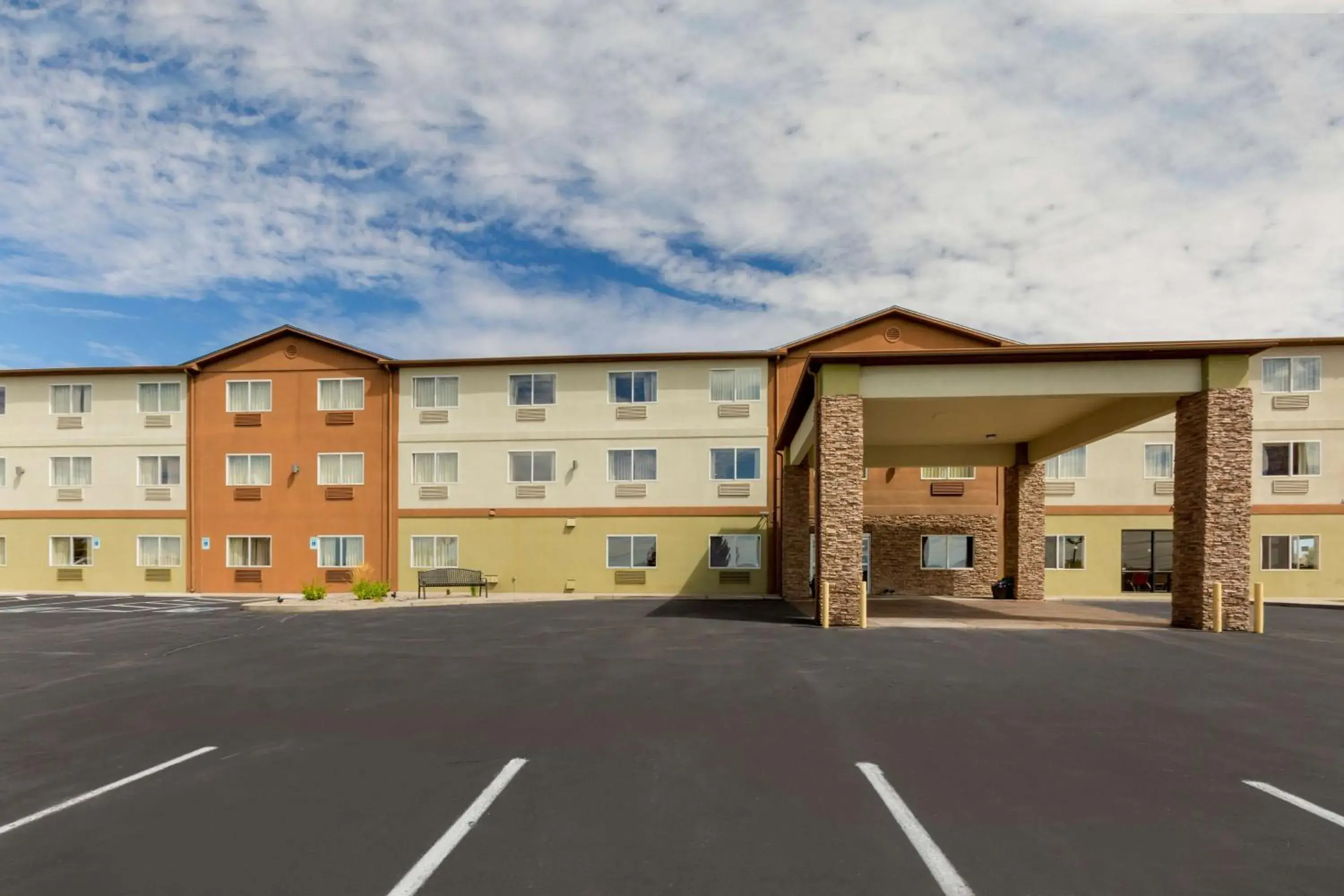 Property building in Best Western Plus the Four Corners Inn Property building in Best Western Plus the Four Corners Inn