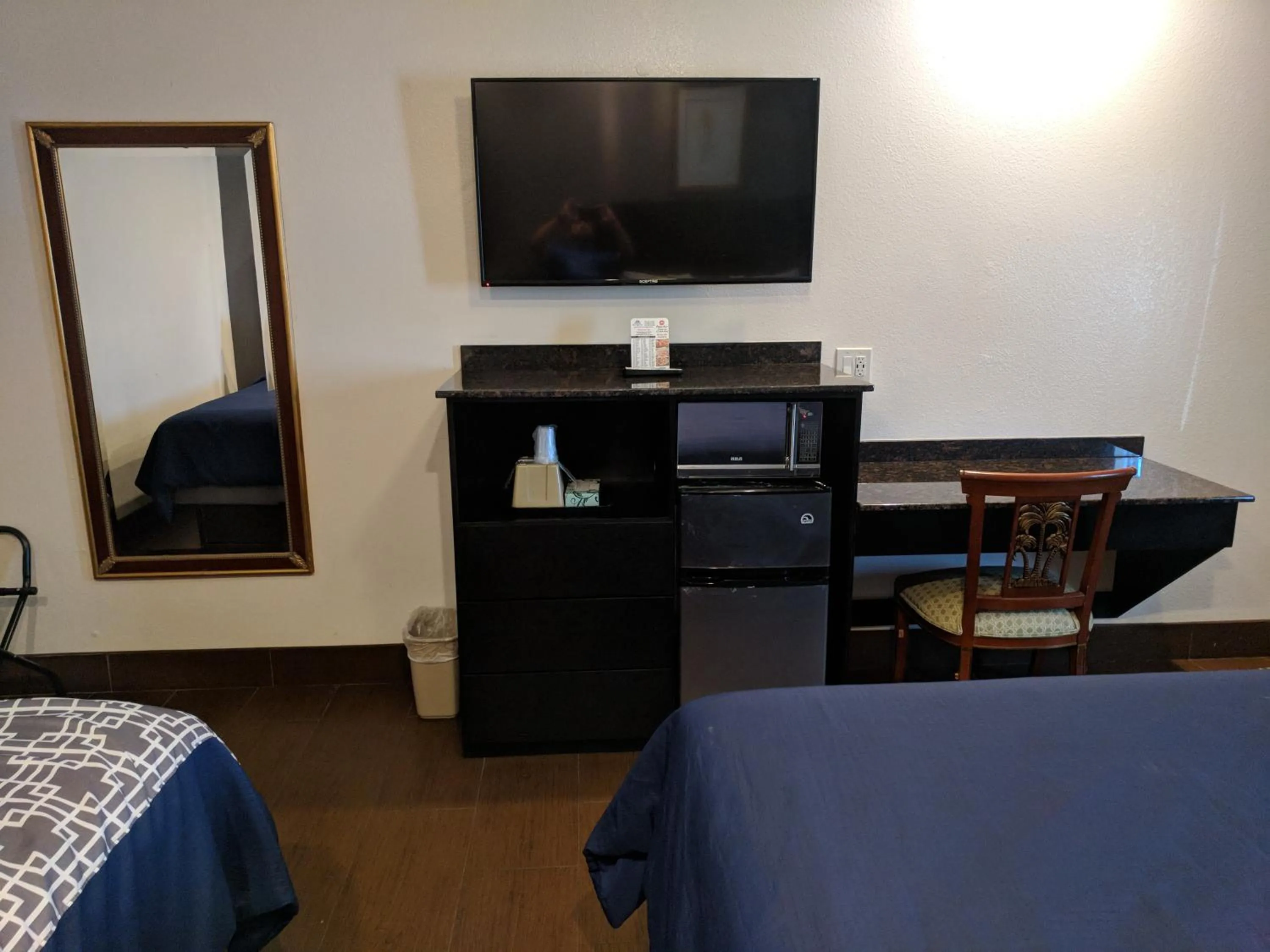 TV and multimedia, Bed in Americas Best Value Inn - Brownsville