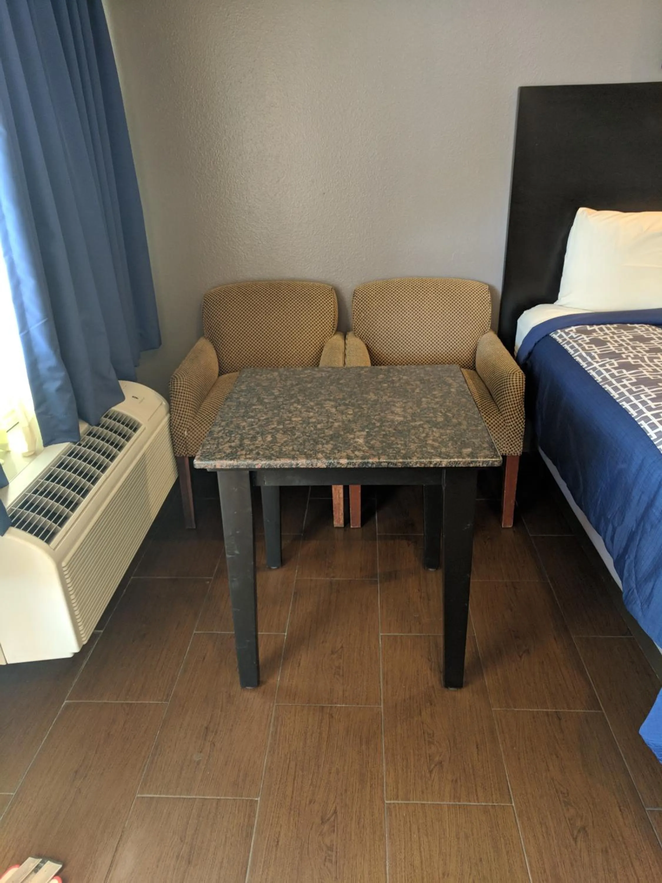 Seating area, Bed in Americas Best Value Inn - Brownsville