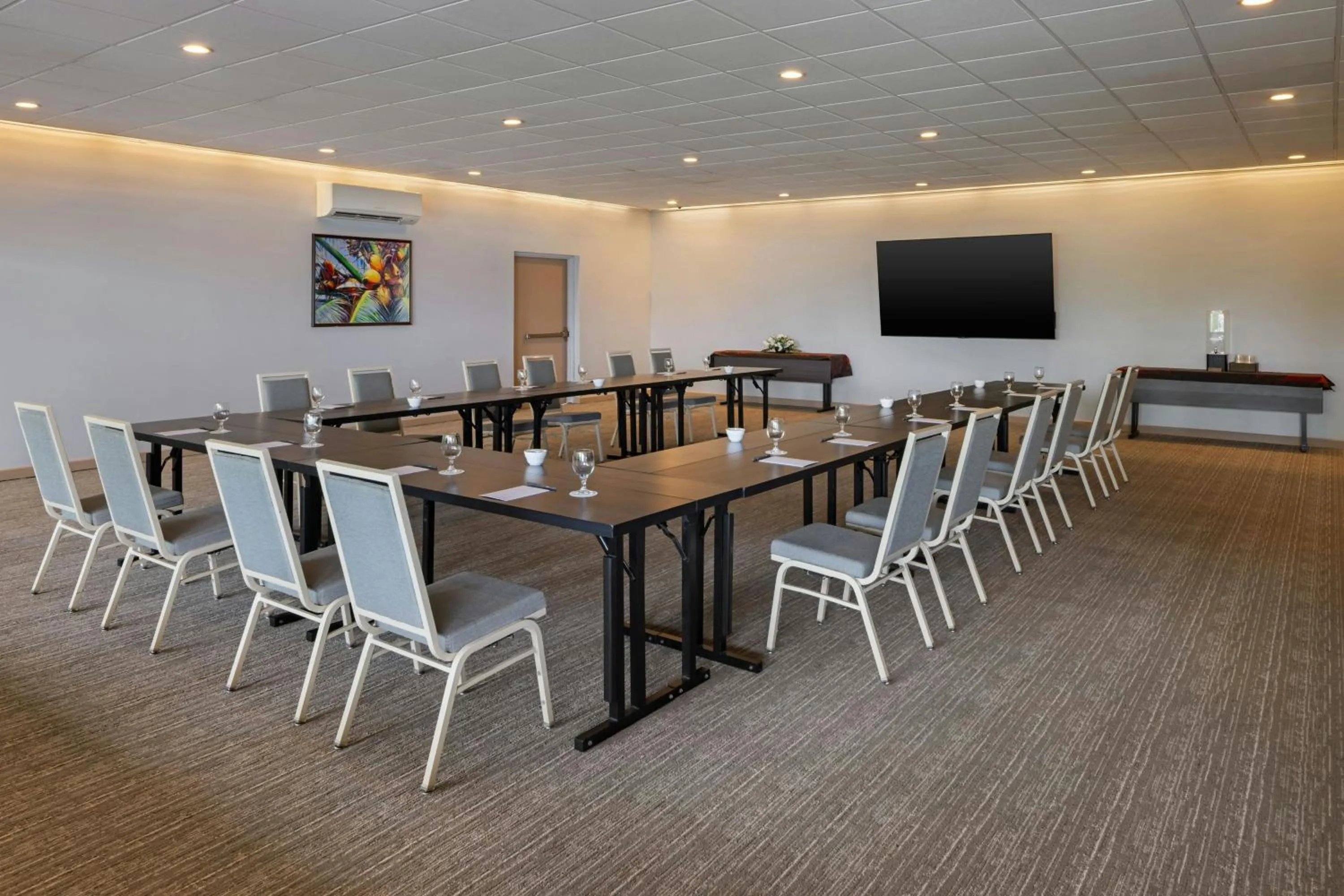 Meeting/conference room in Courtyard by Marriott King Kamehameha's Kona Beach Hotel
