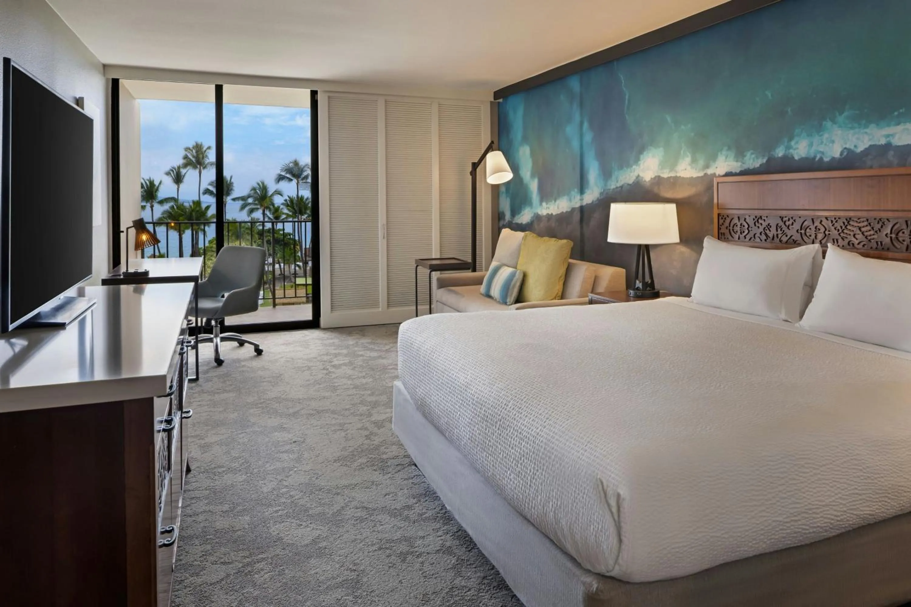 Photo of the whole room, Bed in Courtyard by Marriott King Kamehameha's Kona Beach Hotel
