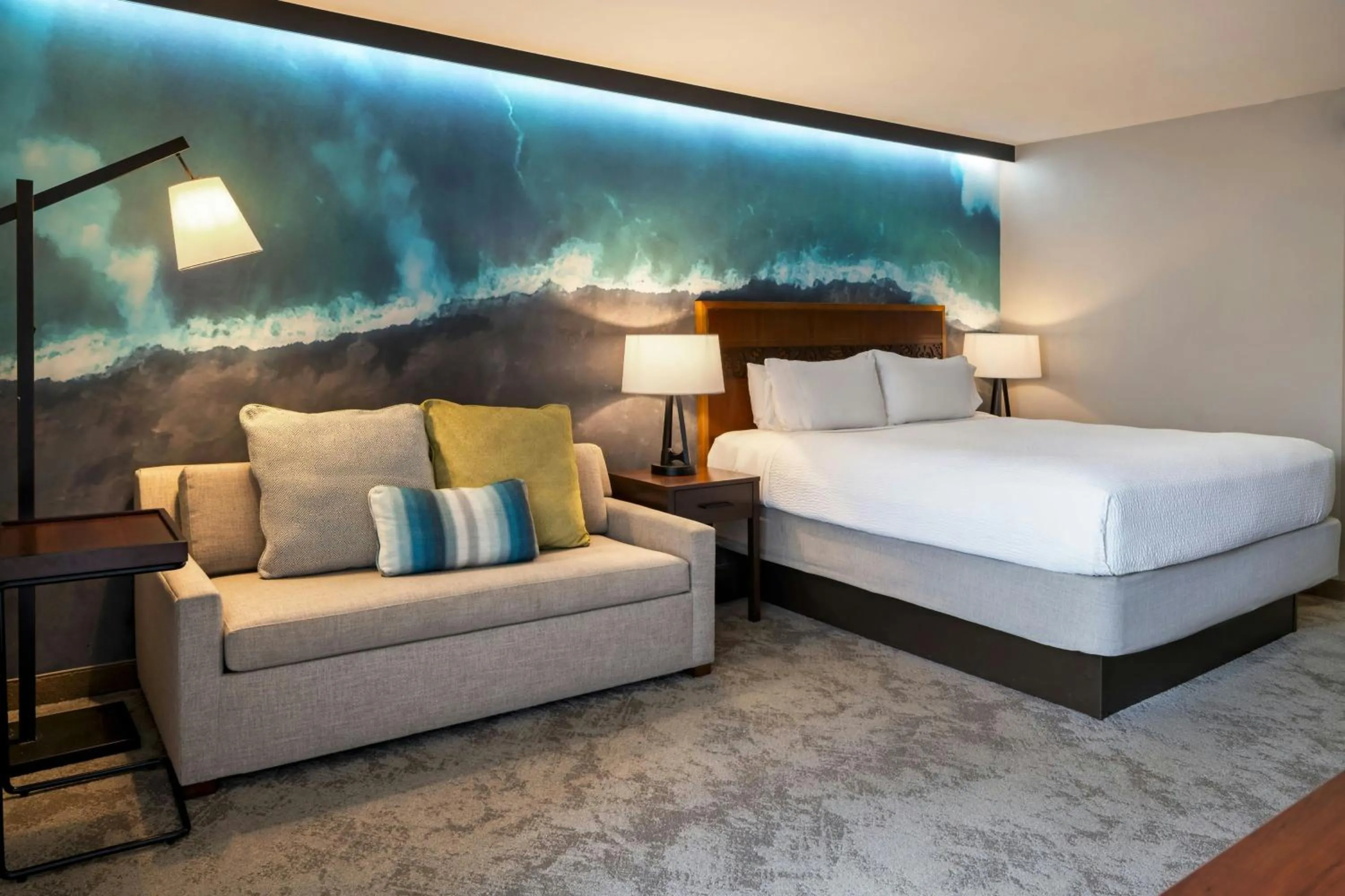 Photo of the whole room, Bed in Courtyard by Marriott King Kamehameha's Kona Beach Hotel