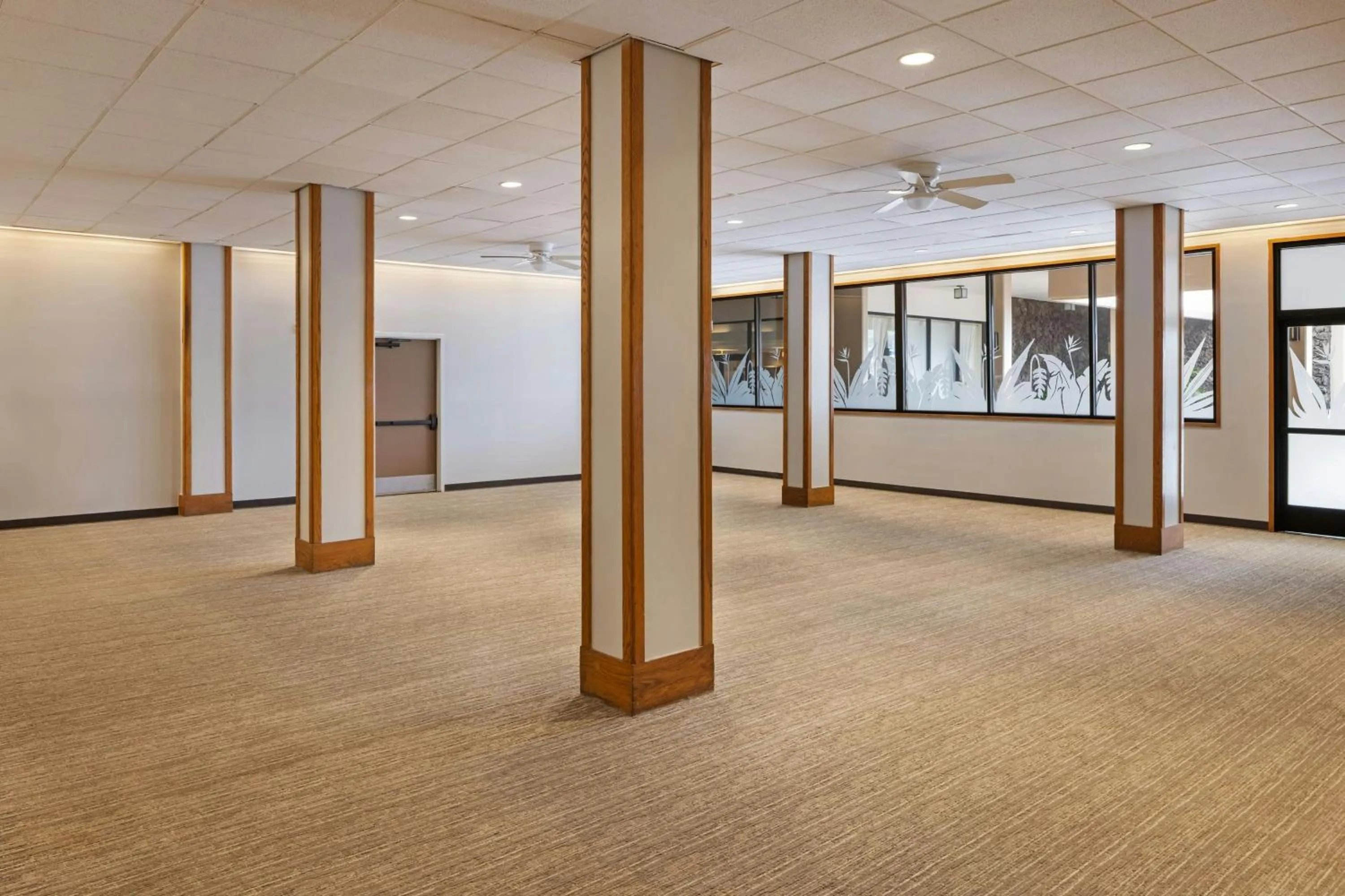 Meeting/conference room in Courtyard by Marriott King Kamehameha's Kona Beach Hotel