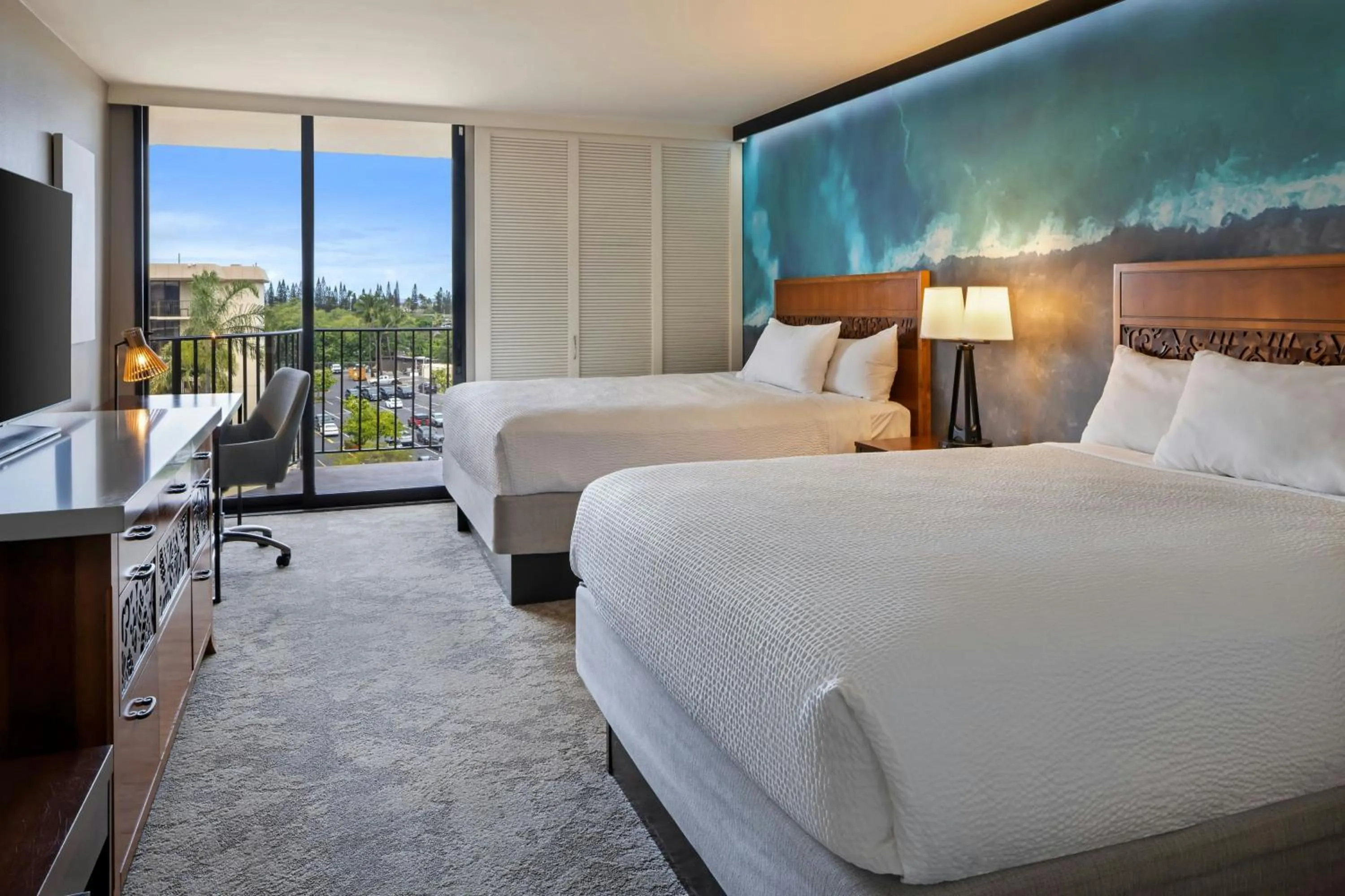 Photo of the whole room, Bed in Courtyard by Marriott King Kamehameha's Kona Beach Hotel