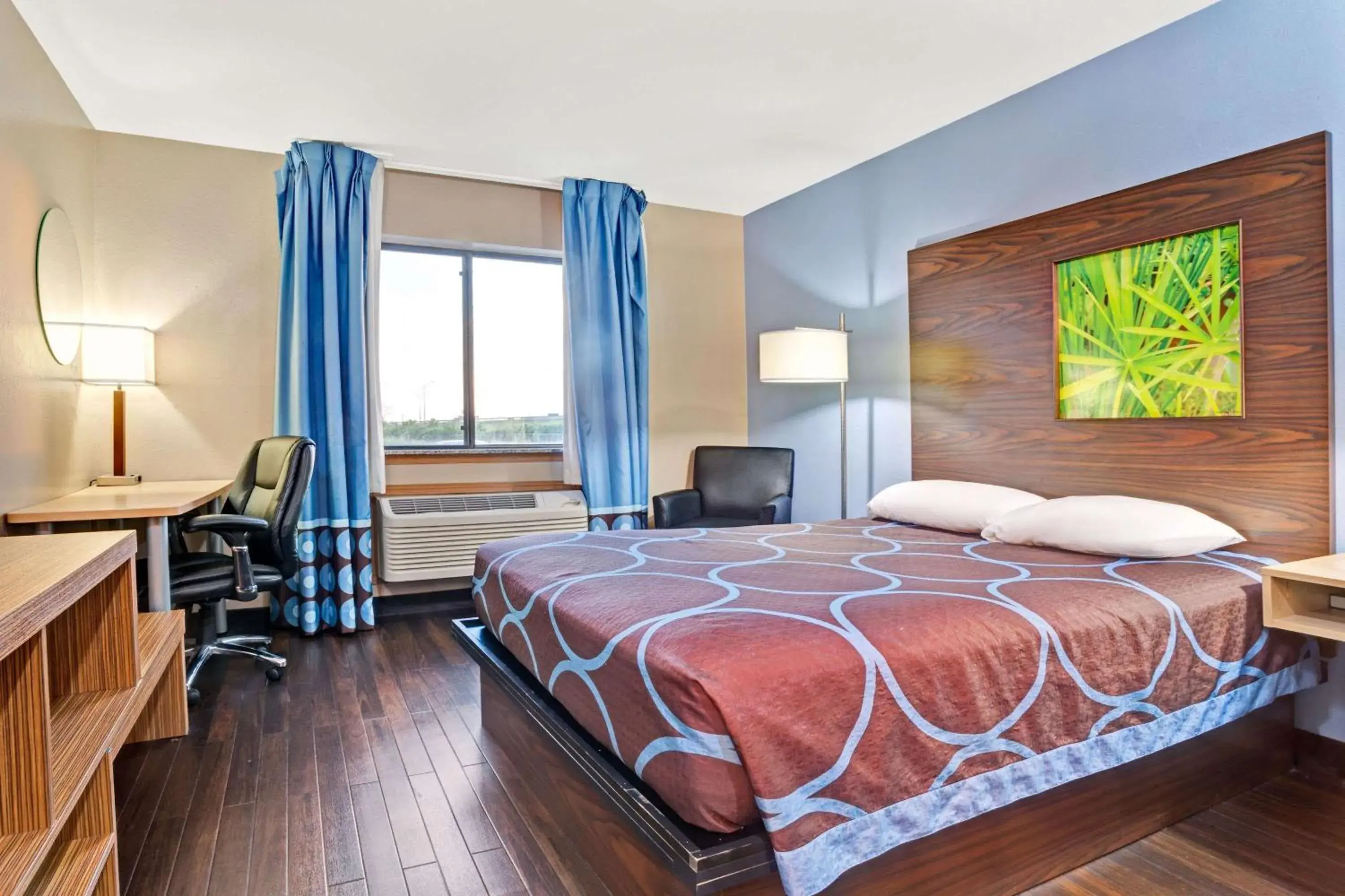 Photo of the whole room, Bed in Super 8 by Wyndham Louisville Airport