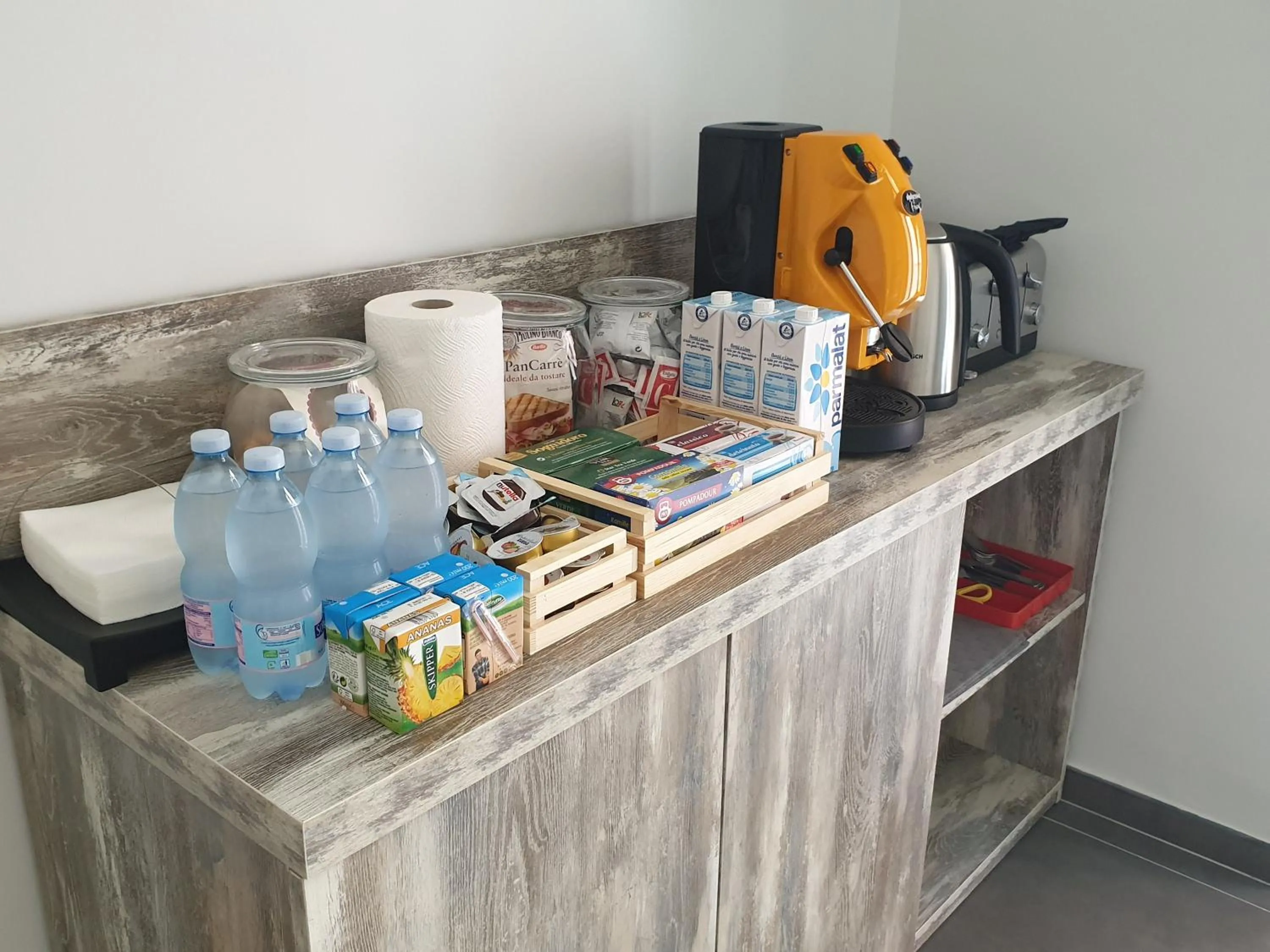 Restaurant/places to eat in NEW Casa Corvaja