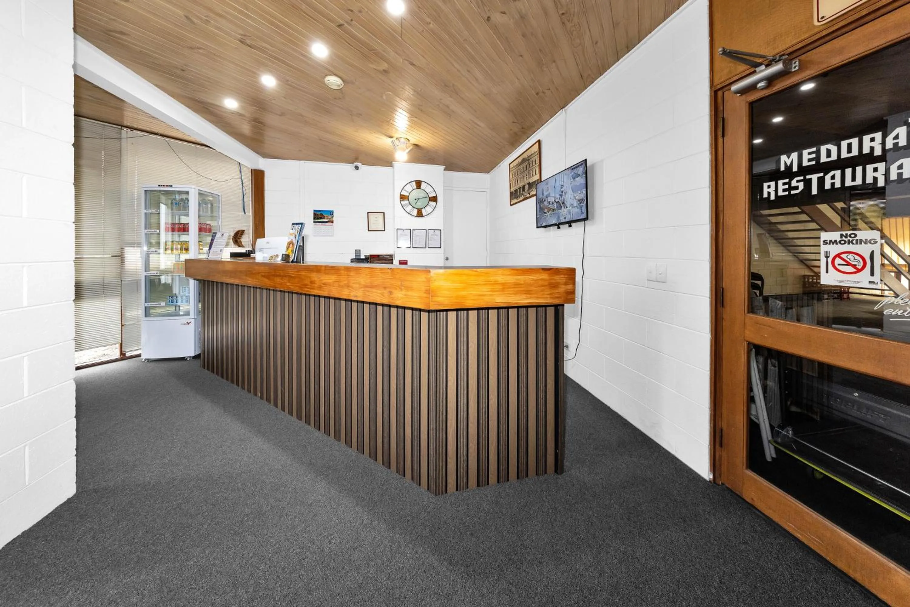 Text overlay in Bendigo Motor Inn