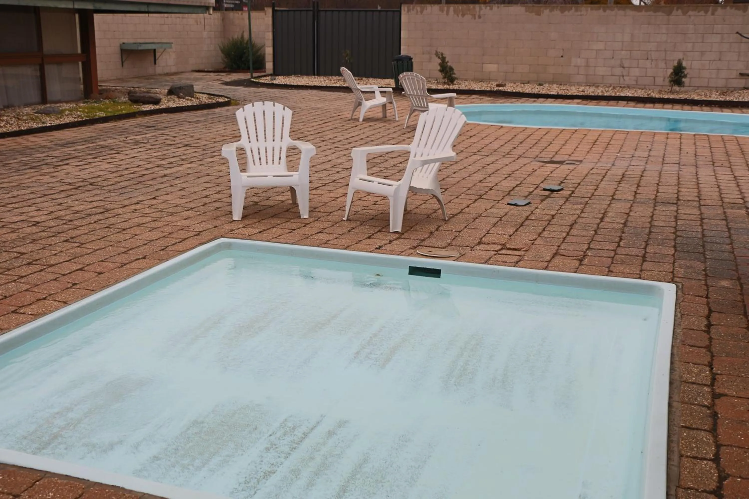 Swimming pool in Bendigo Motor Inn