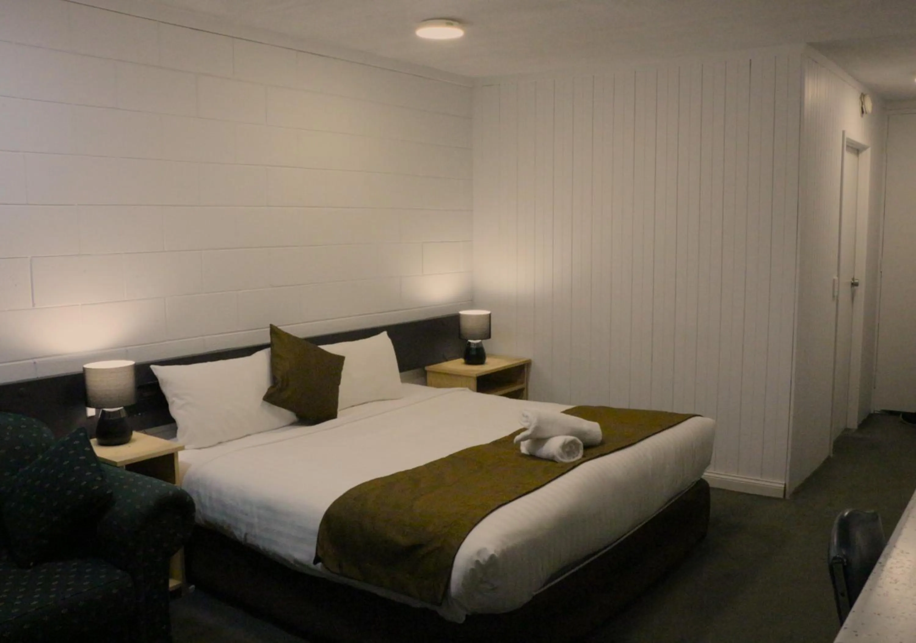 Bed in Bendigo Motor Inn