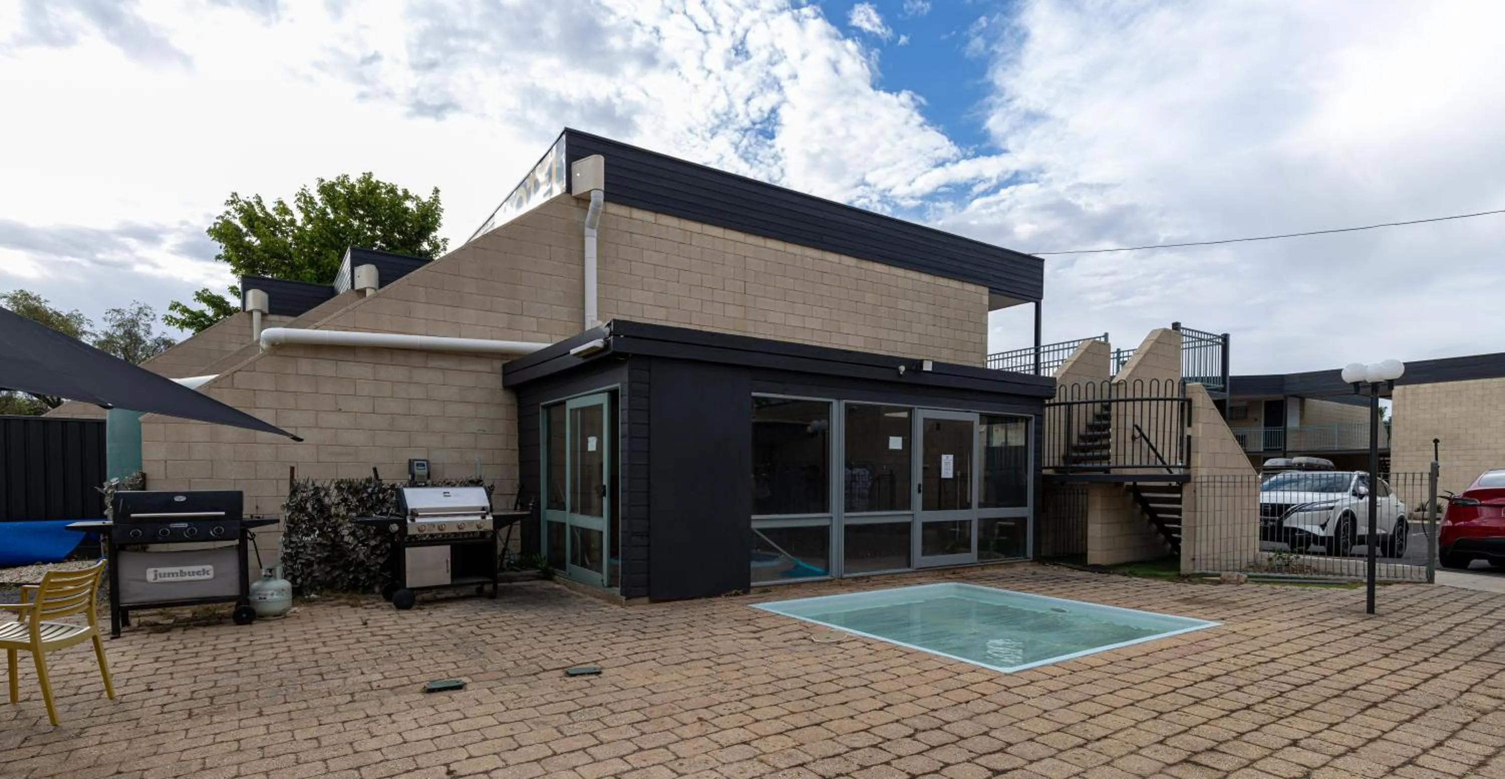 Pool view in Bendigo Motor Inn