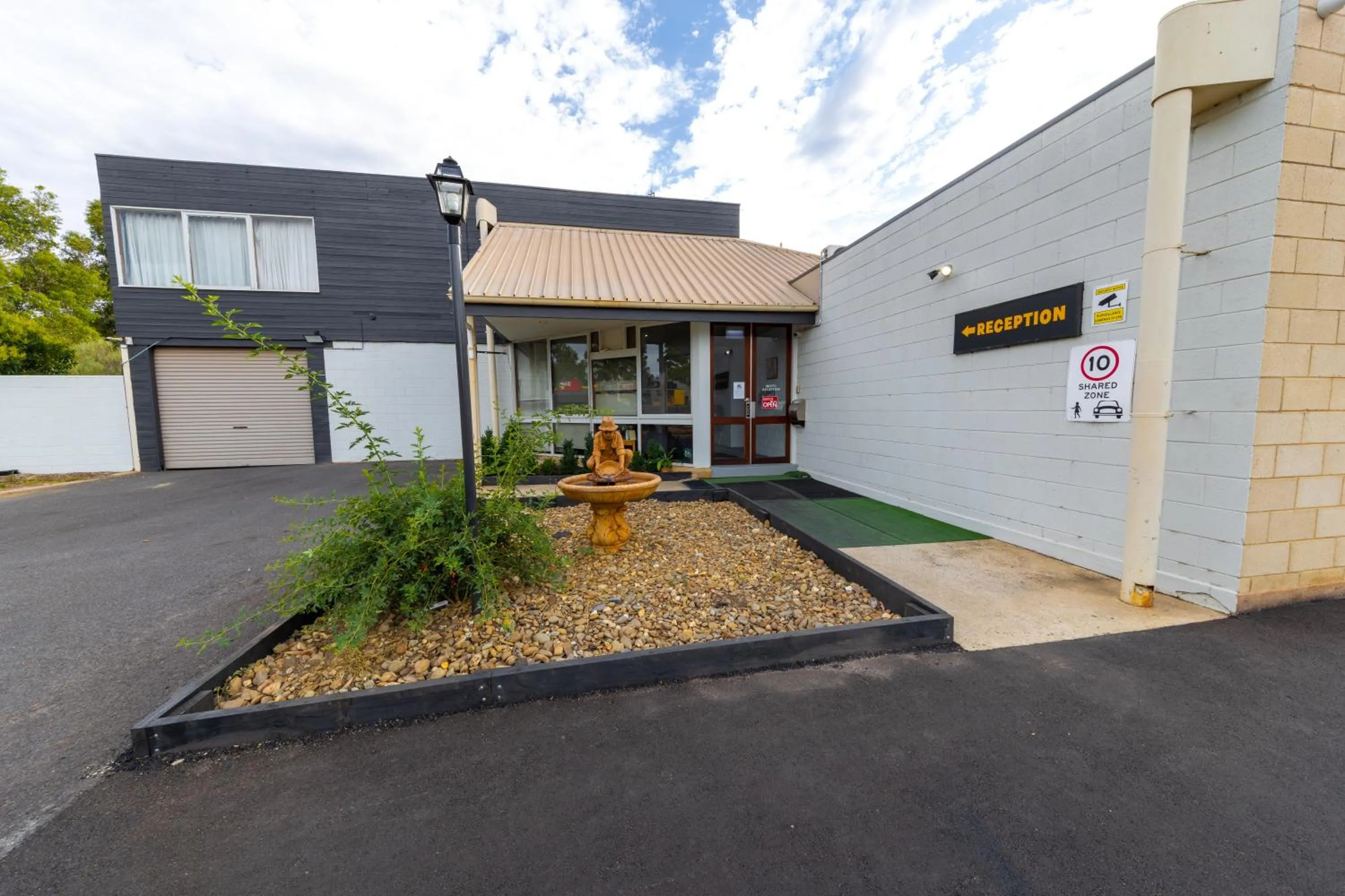 Property building in Bendigo Motor Inn