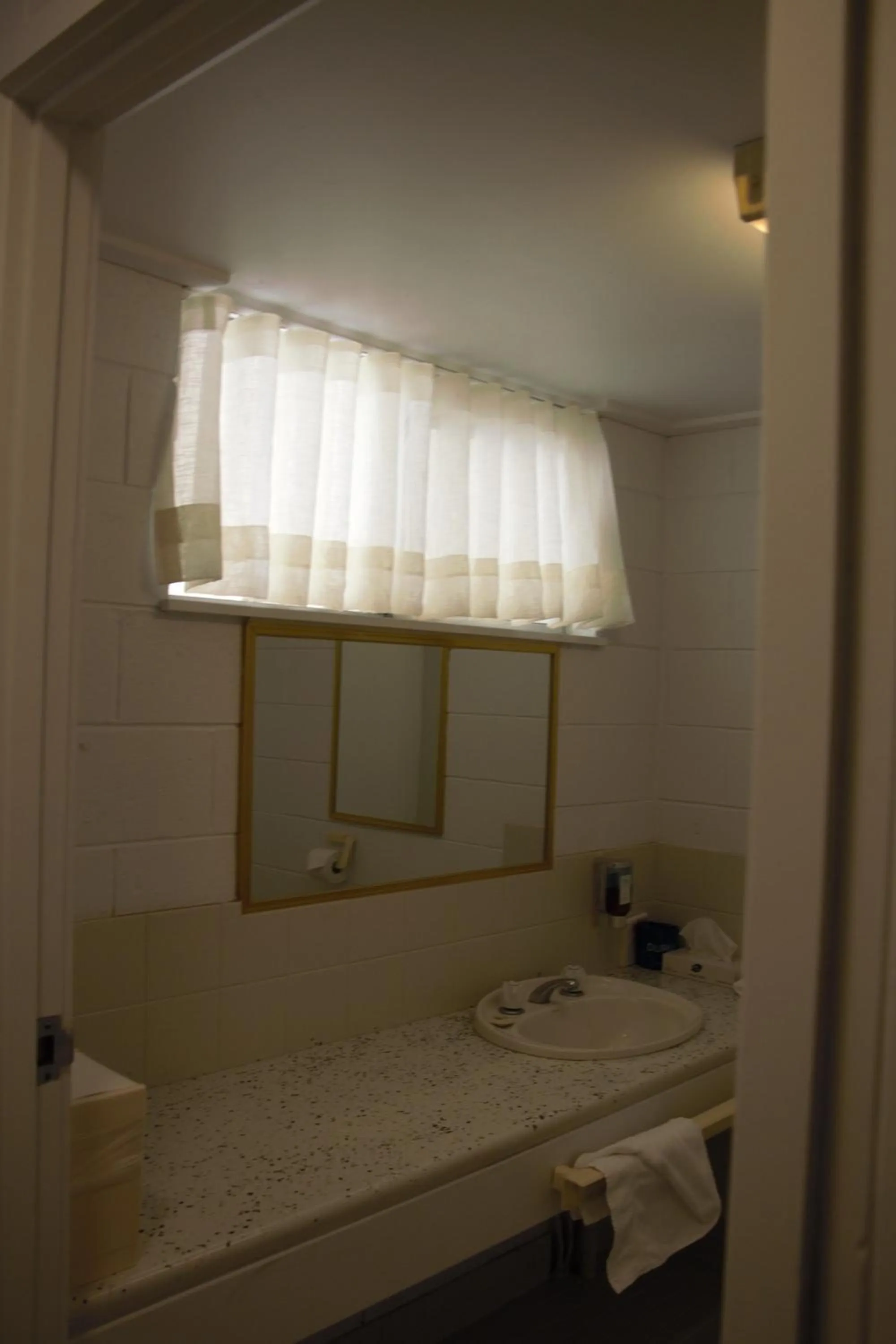 Bathroom in Bendigo Motor Inn