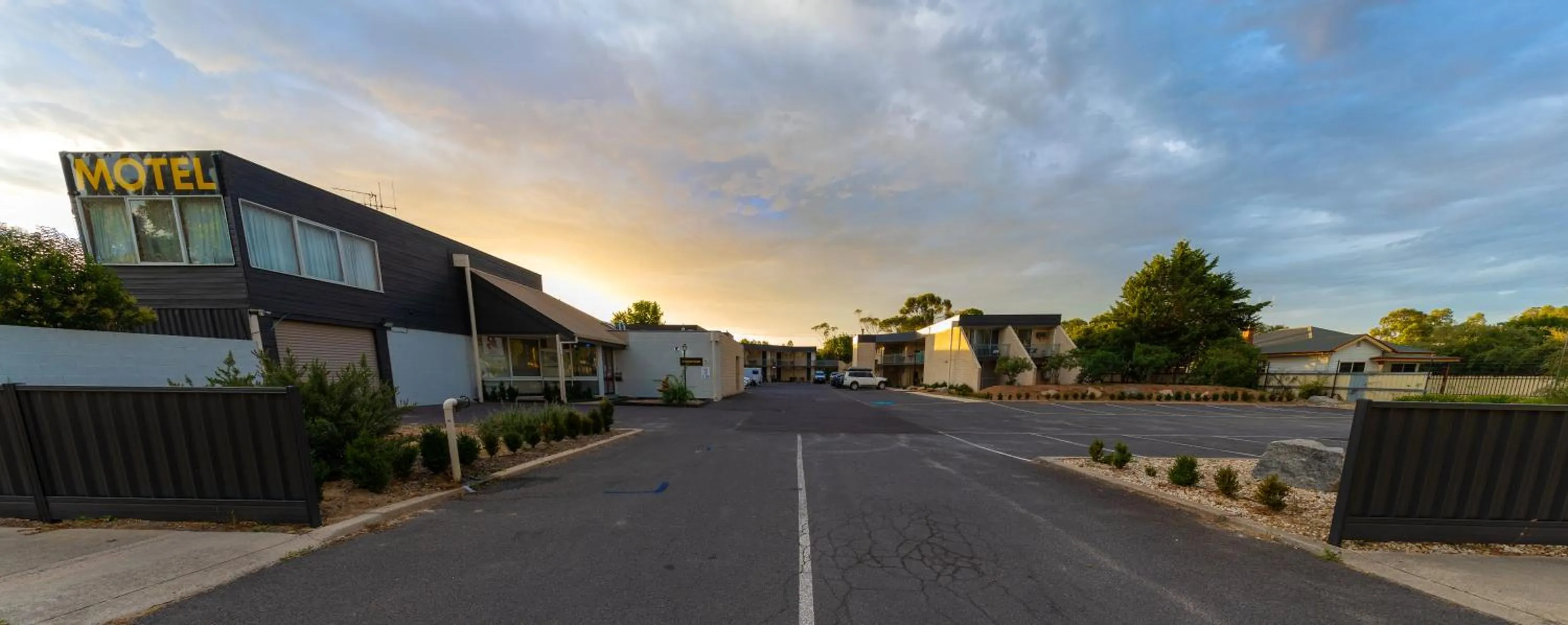 Property building in Bendigo Motor Inn